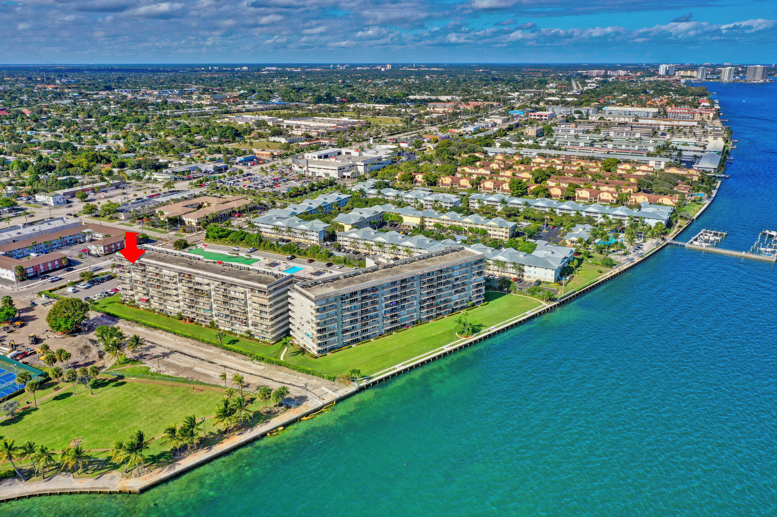 Lake Harbour Towers East - Residential