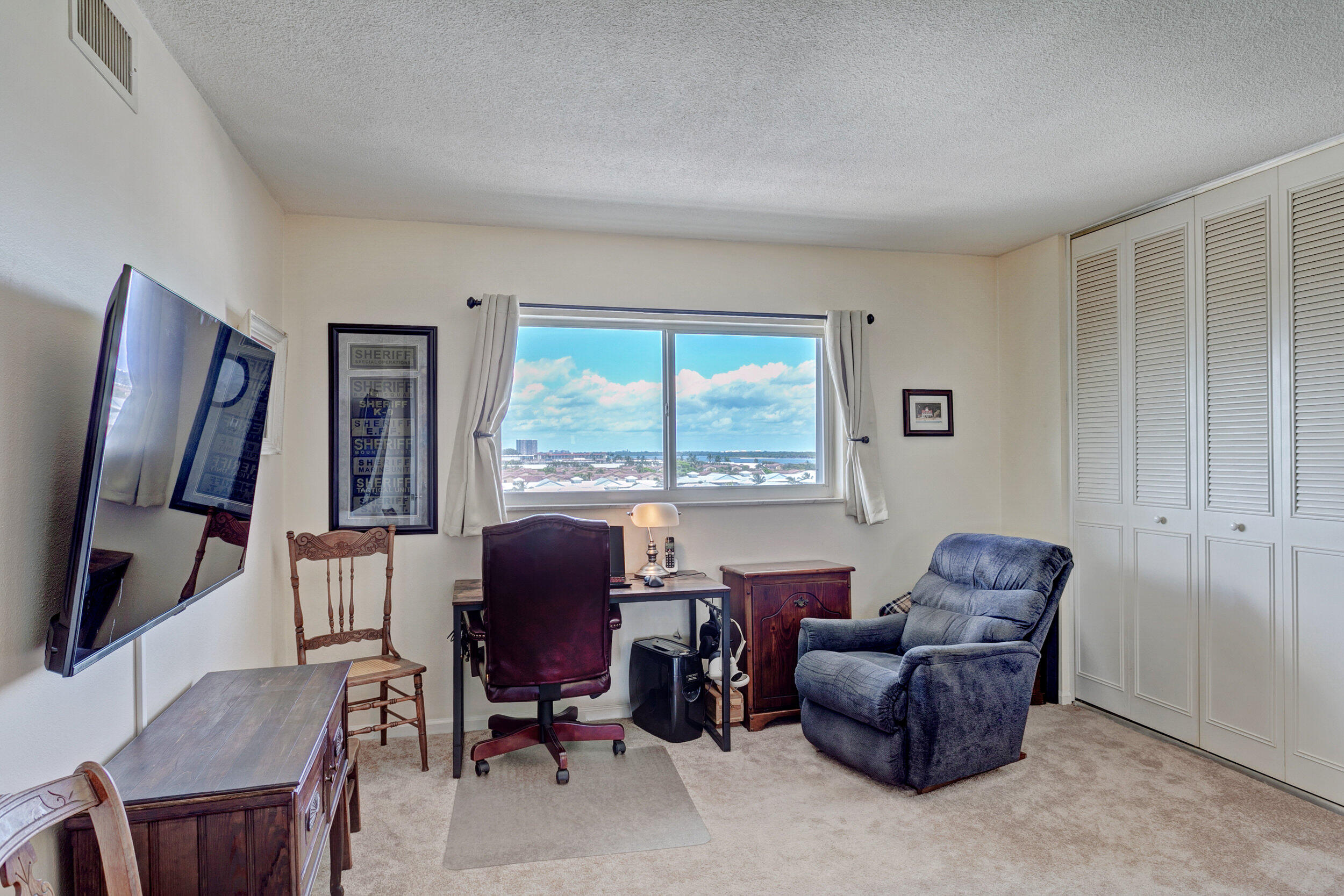 Lake Harbour Towers East - Residential