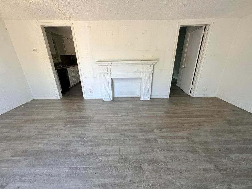 1/1 annual rental available in the heart of El Cid near antique row. In the process of fresh paint and some small repairs. Wall mounted a/c in living room and bedroom. Water included plus there is a shared laundry room in the complex. No HOA, immediate move-in.  Minimum 600 credit, no past evictions.
3.5 miles to PBI airport.