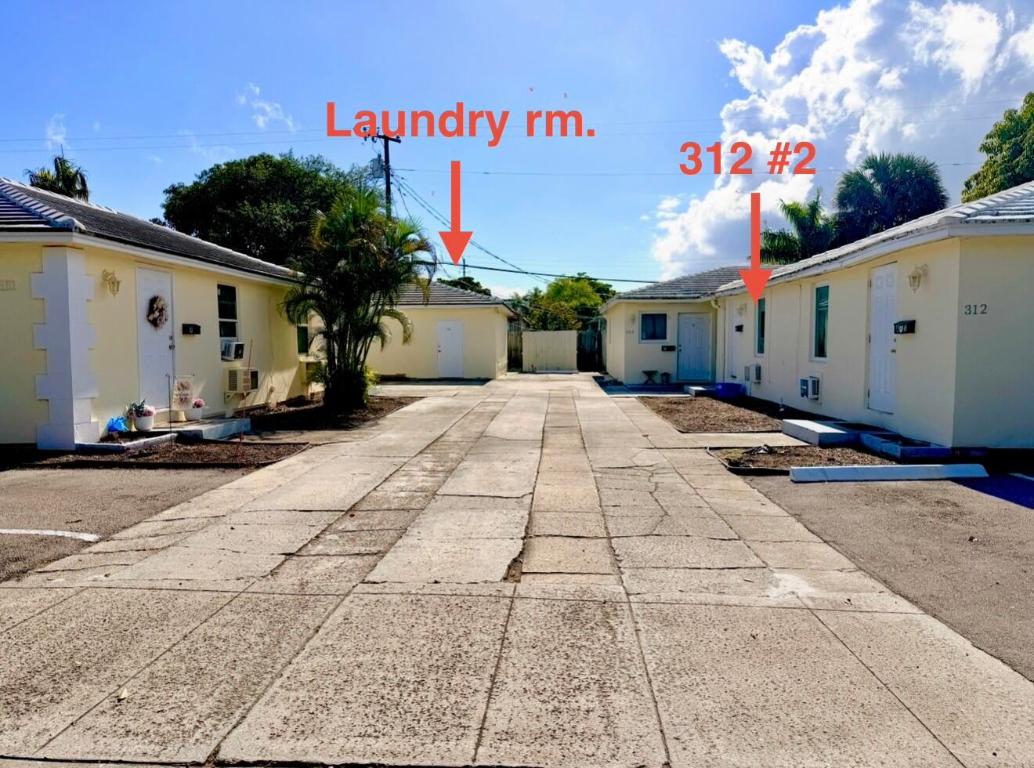 ESTATES OF SOUTH PALM BEACH ADD 1 - Residential Lease