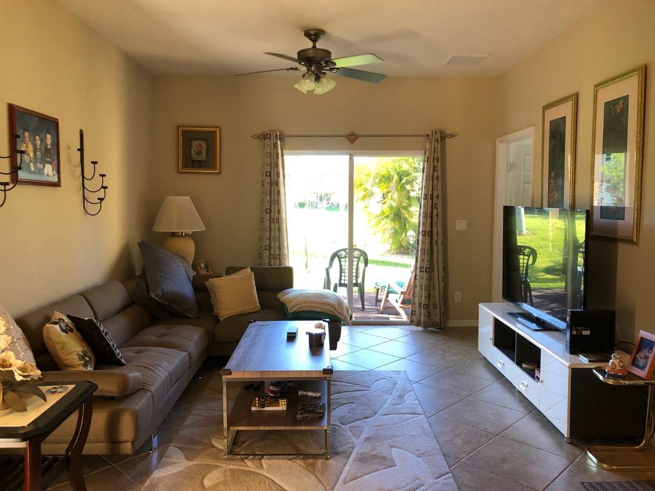 LEXINGTON LAKES - Residential Lease