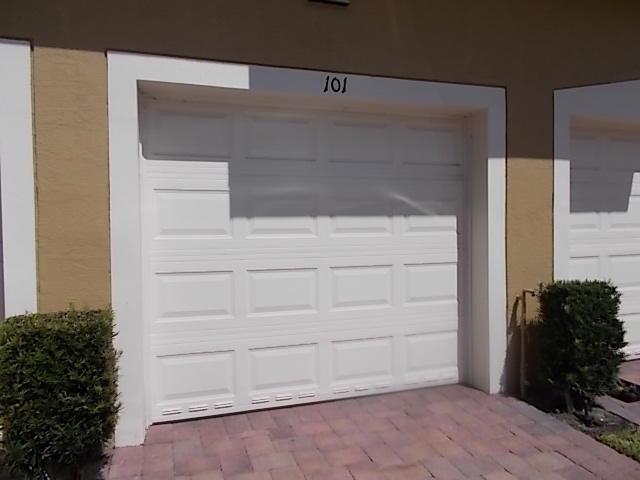 LEXINGTON LAKES - Residential Lease