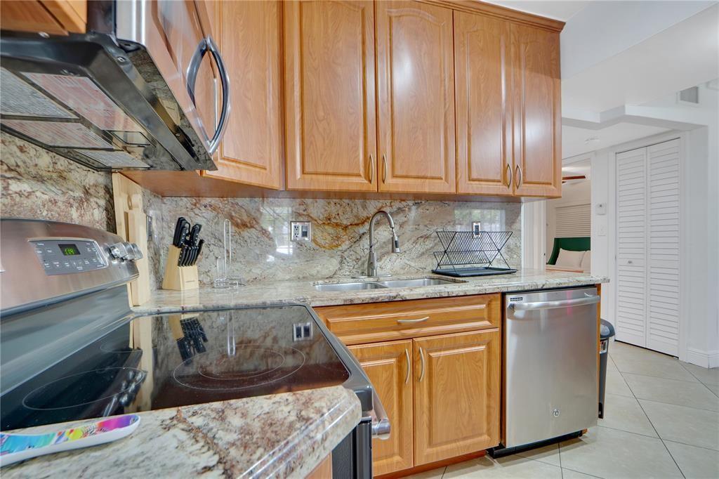 1011-1013 NW 23rd Ave