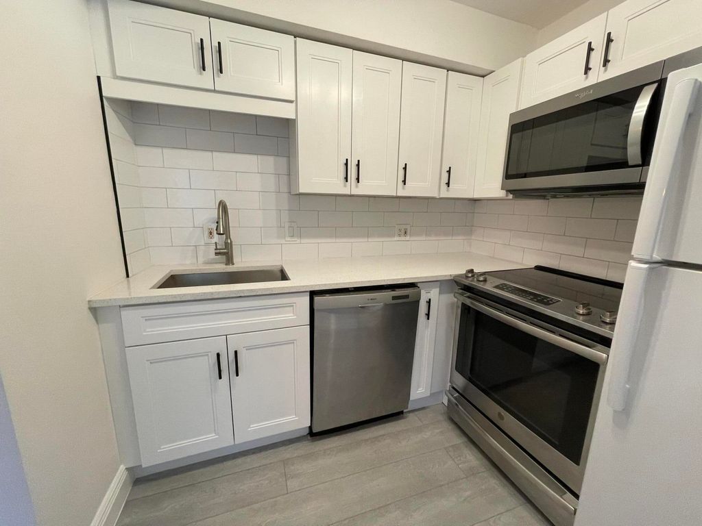Photo of 701 SE 4th Street #Apt West, Boynton Beach, FL 33435 (MLS # R11169130)