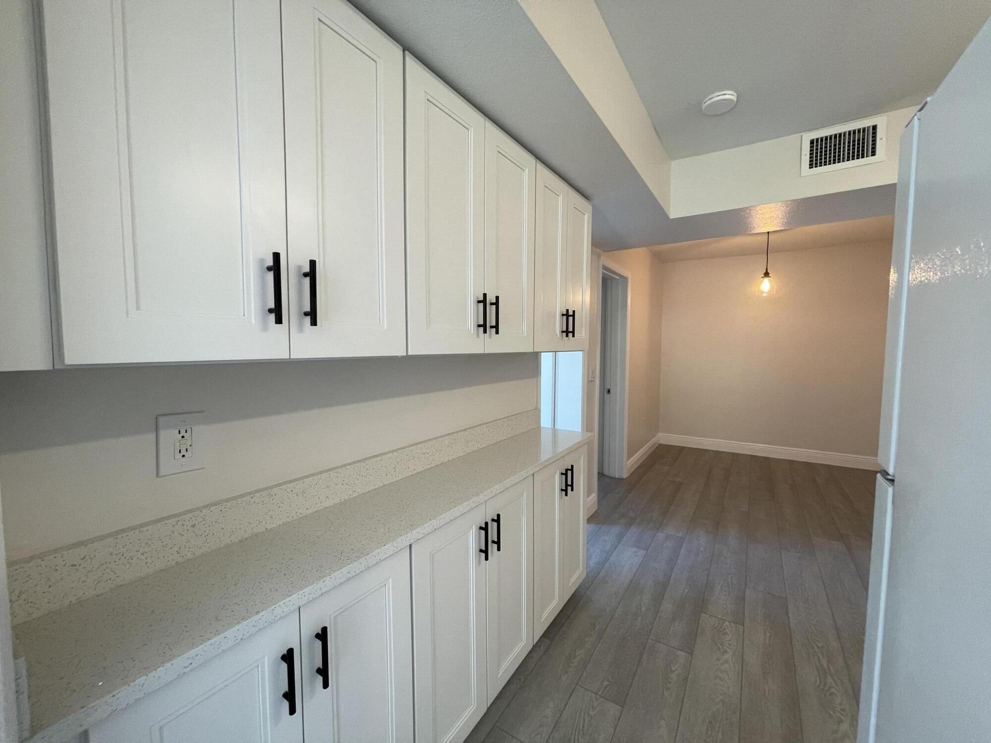 701 SE 4th Street Apt West