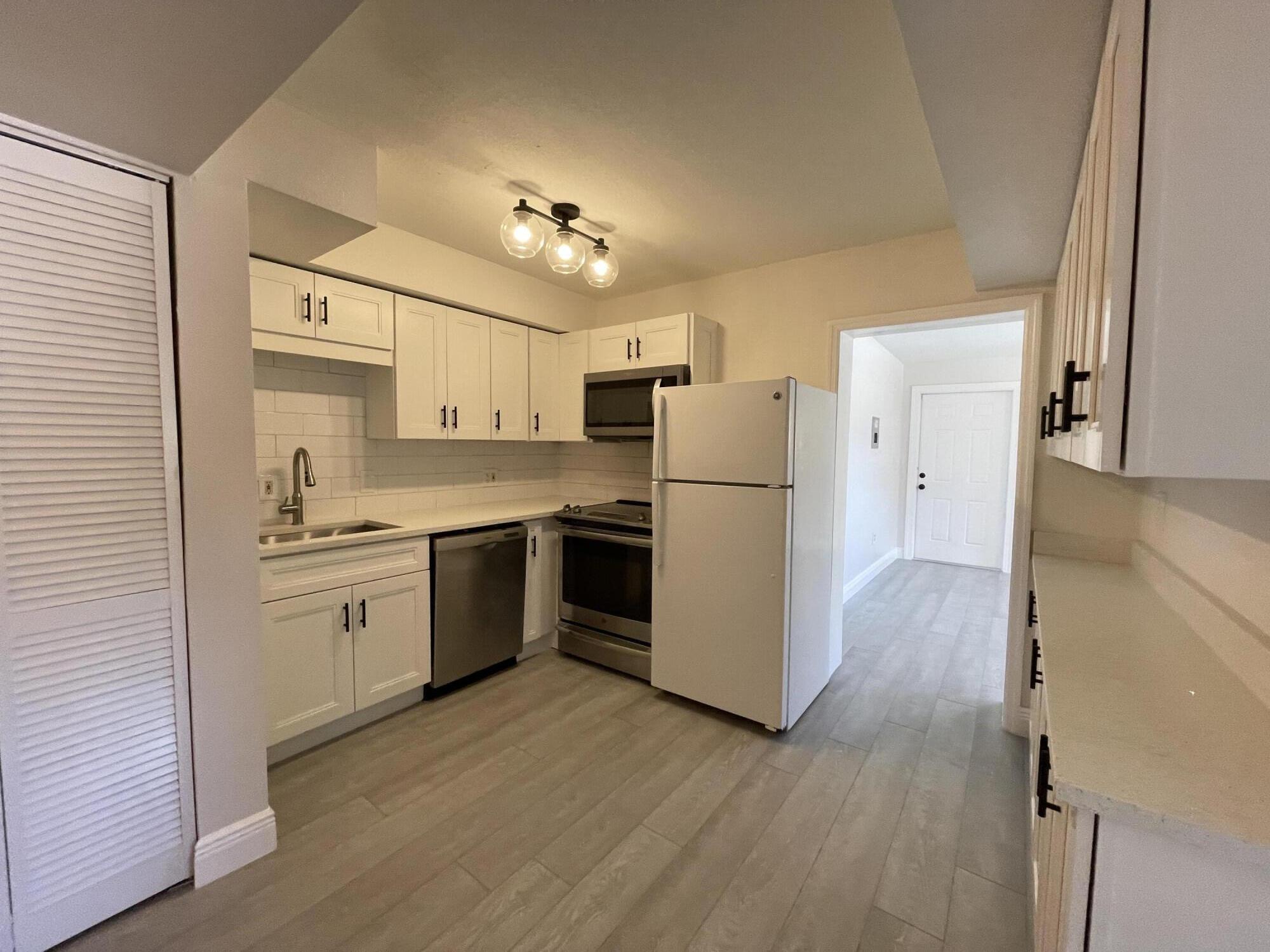 701 SE 4th Street Apt West