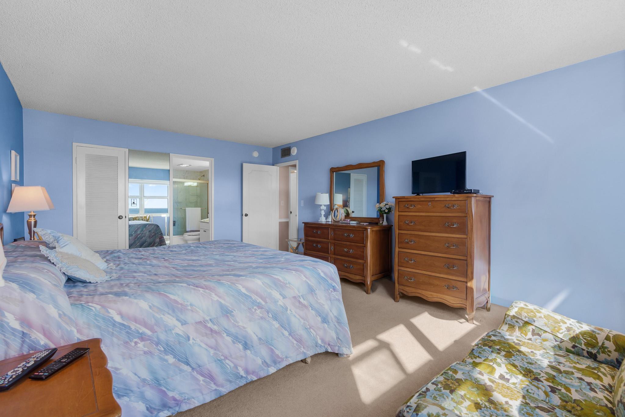 Sea Monarch - Residential