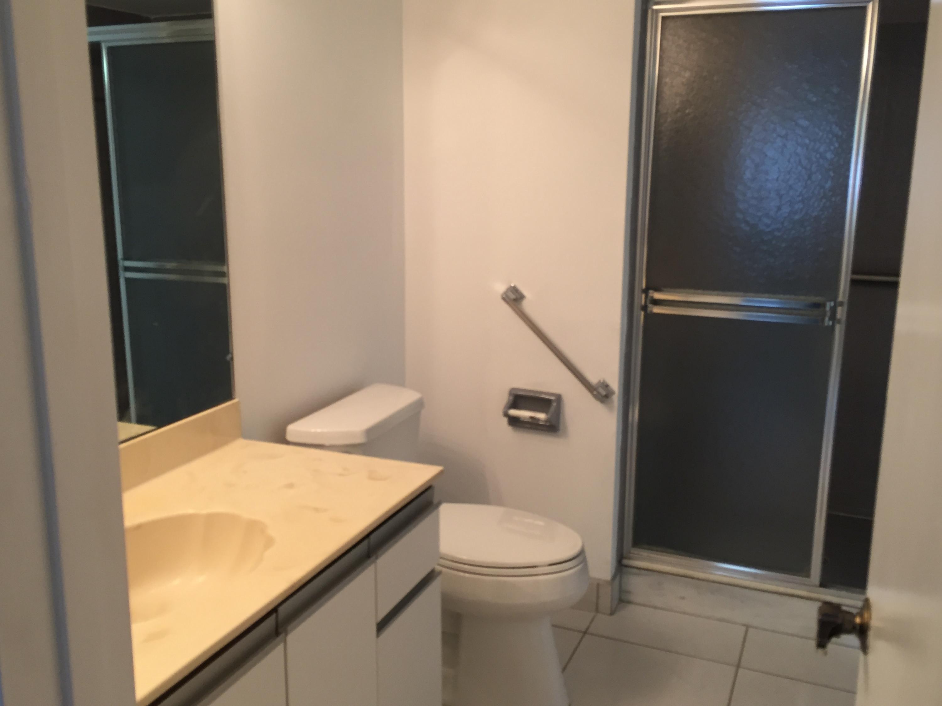 LAKESIDE COND NO 2 OF BANYAN SPRINGS DECL FILED 8- - Residential