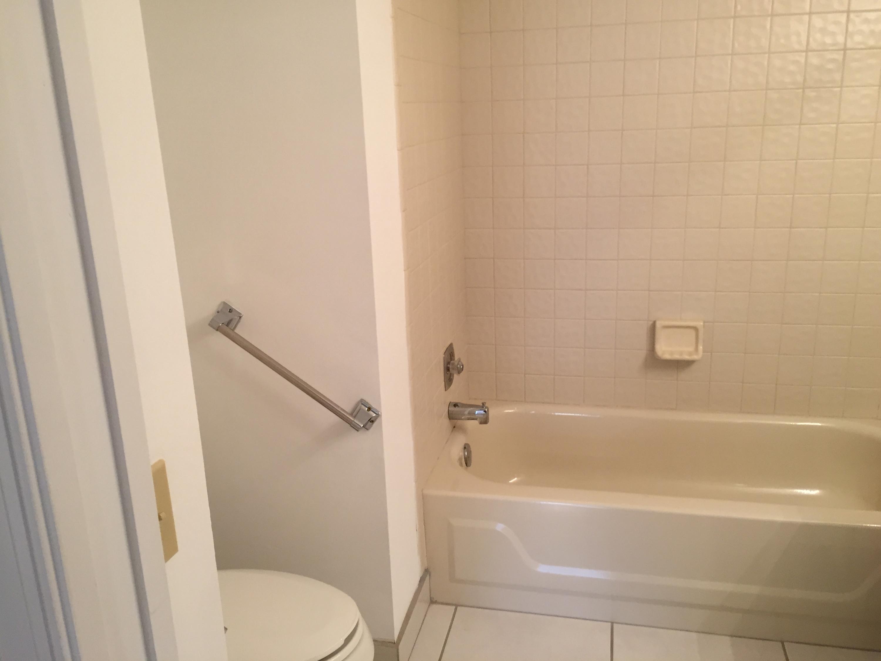 LAKESIDE COND NO 2 OF BANYAN SPRINGS DECL FILED 8- - Residential