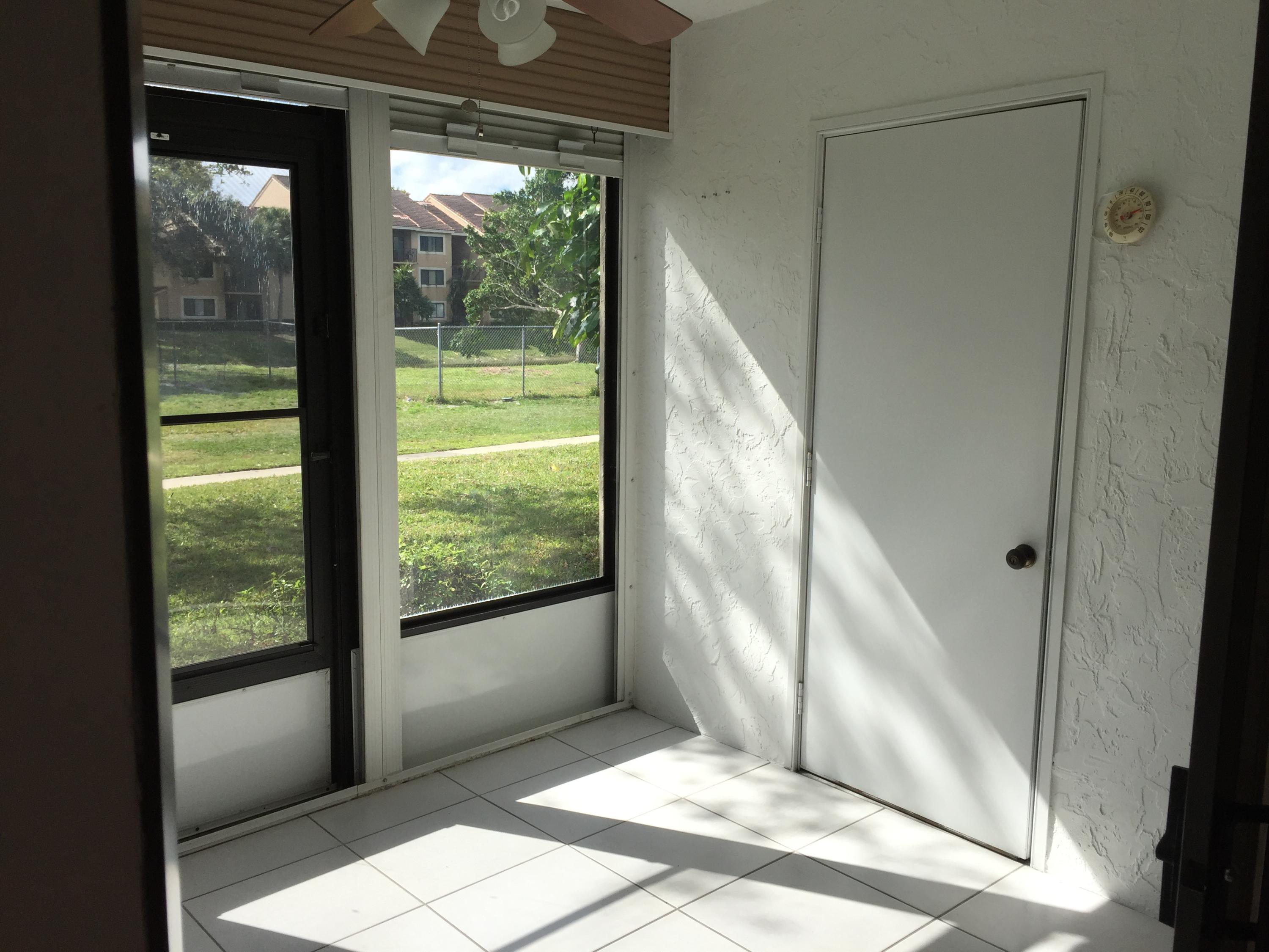 LAKESIDE COND NO 2 OF BANYAN SPRINGS DECL FILED 8- - Residential