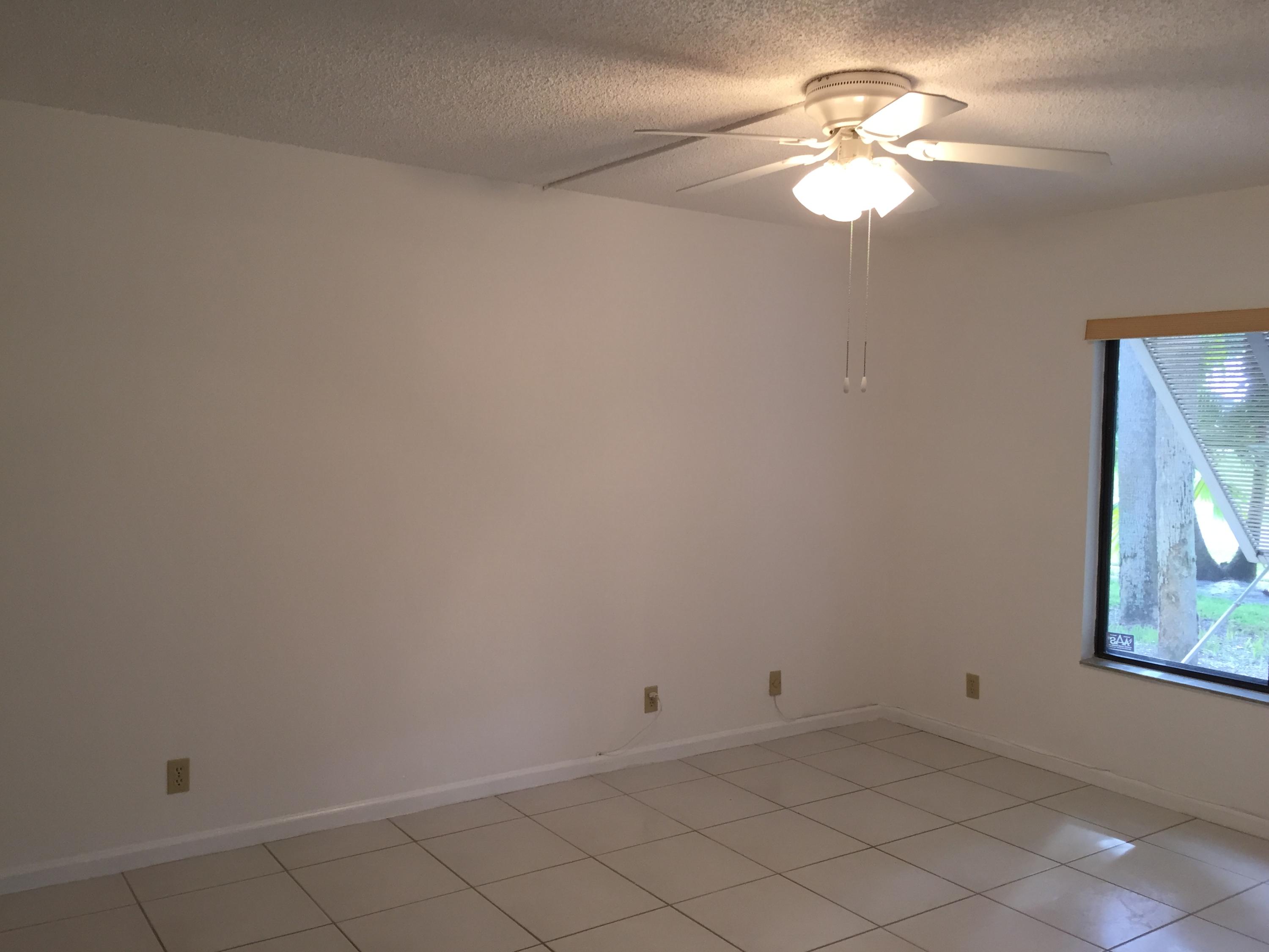 LAKESIDE COND NO 2 OF BANYAN SPRINGS DECL FILED 8- - Residential