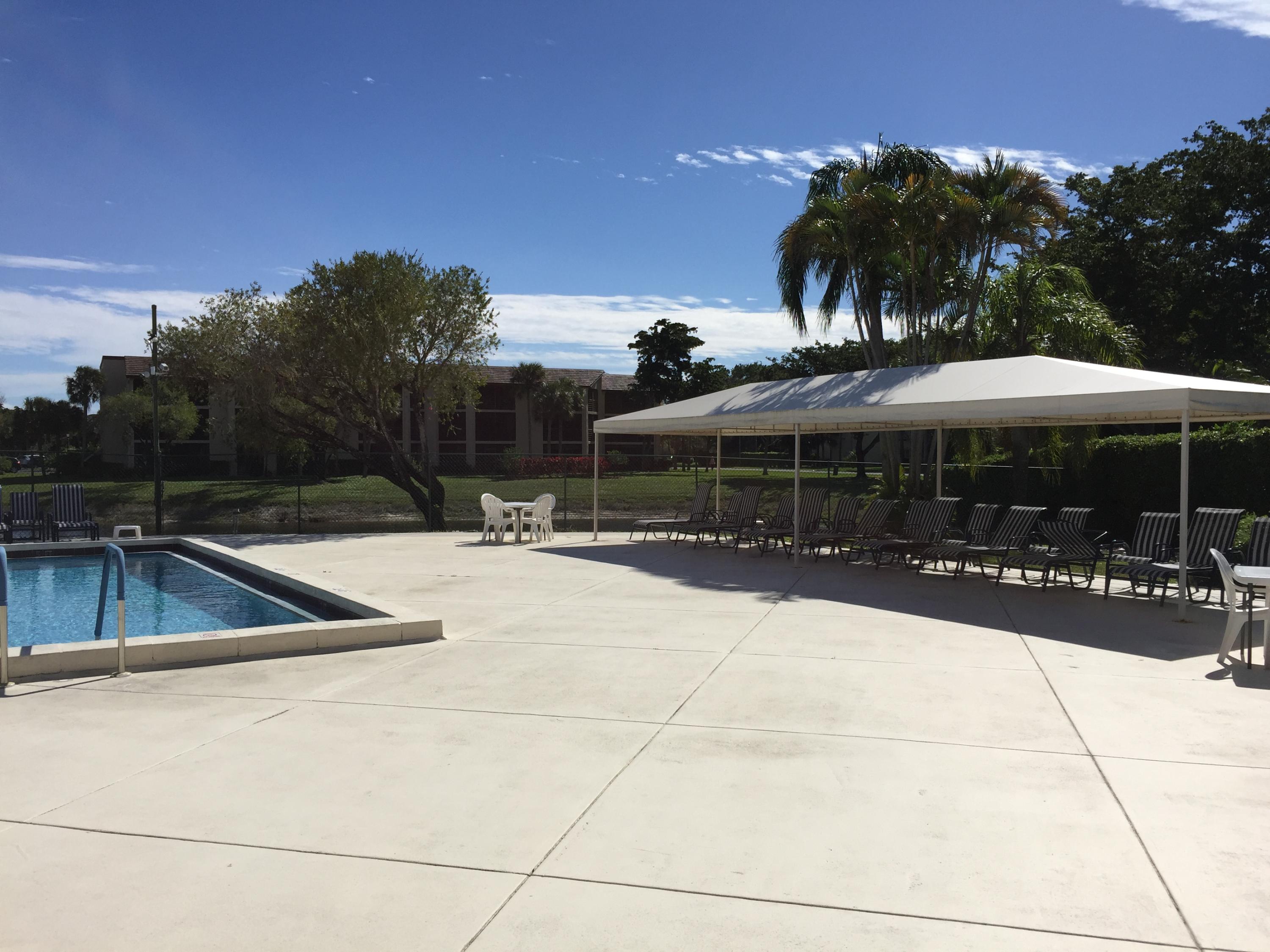 LAKESIDE COND NO 2 OF BANYAN SPRINGS DECL FILED 8- - Residential