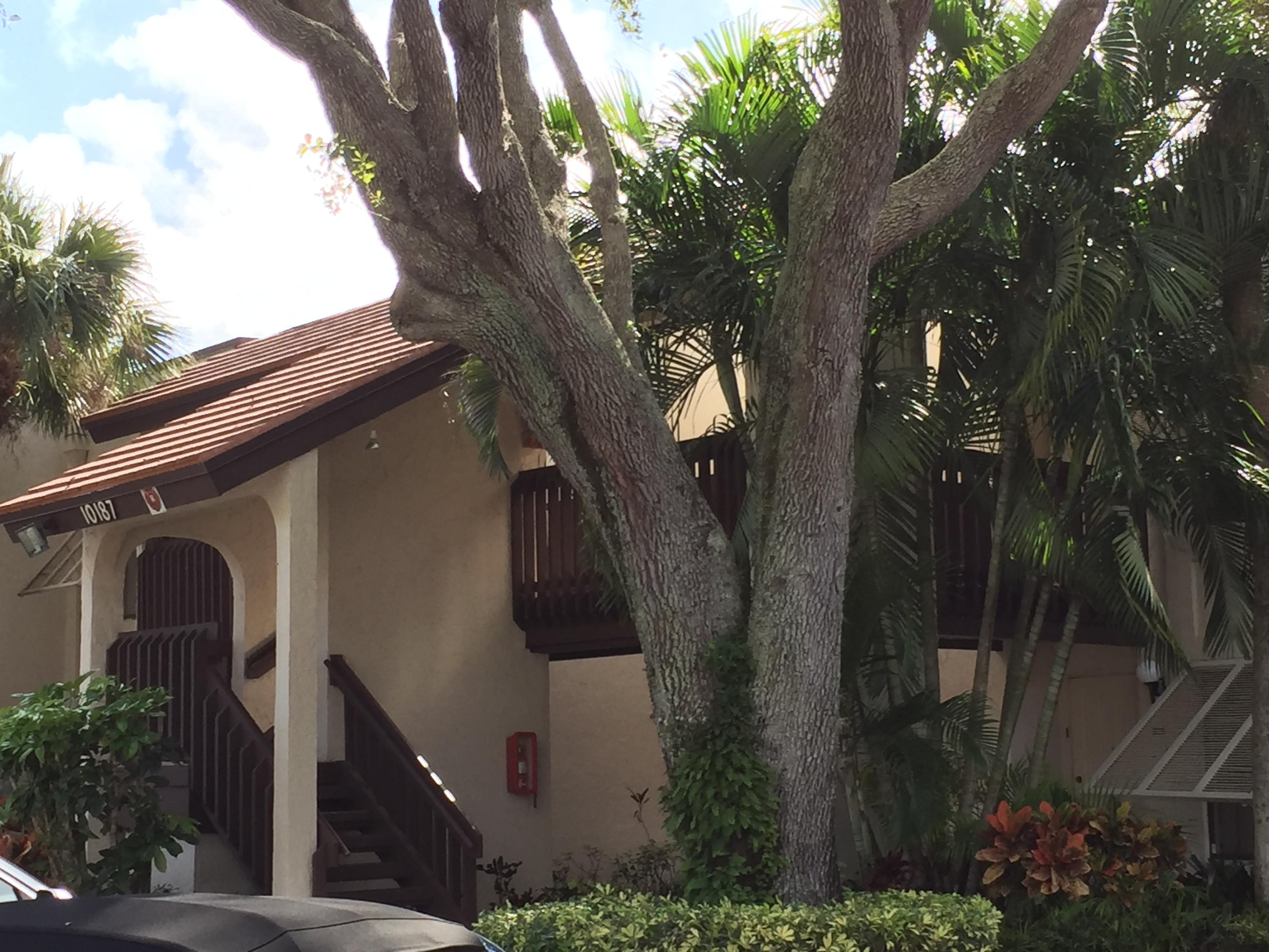 LAKESIDE COND NO 2 OF BANYAN SPRINGS DECL FILED 8- - Residential