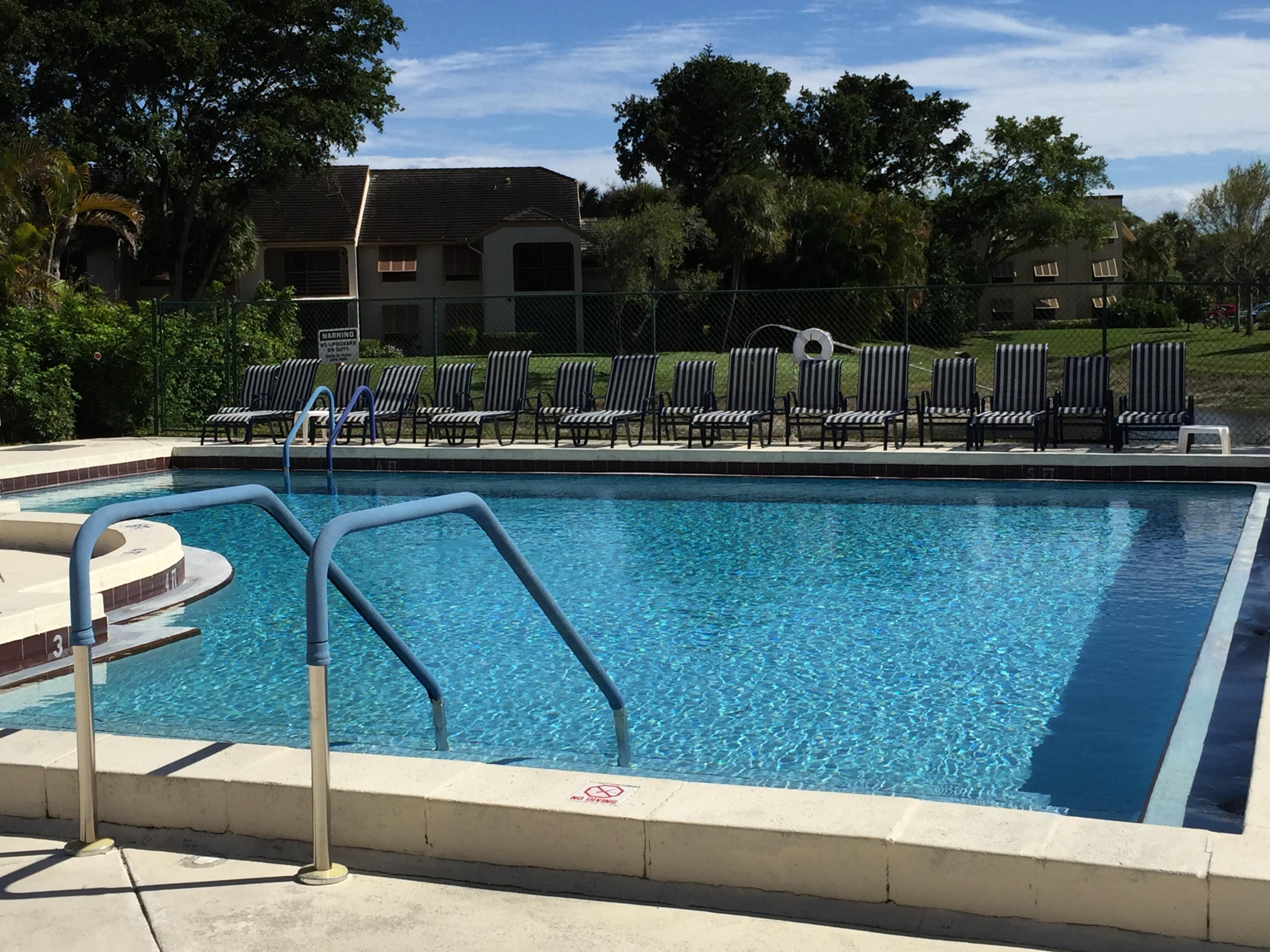 LAKESIDE COND NO 2 OF BANYAN SPRINGS DECL FILED 8- - Residential