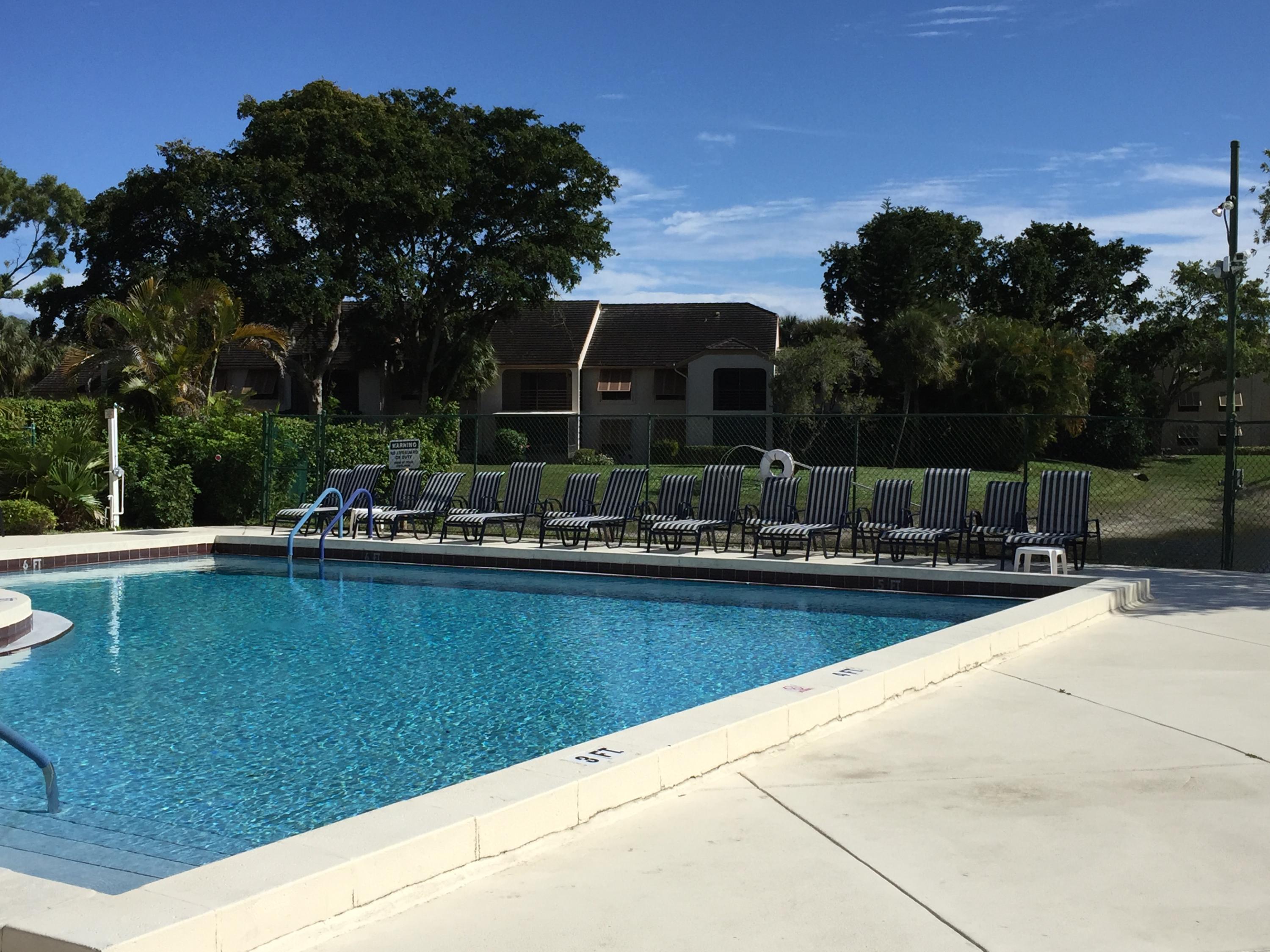 LAKESIDE COND NO 2 OF BANYAN SPRINGS DECL FILED 8- - Residential