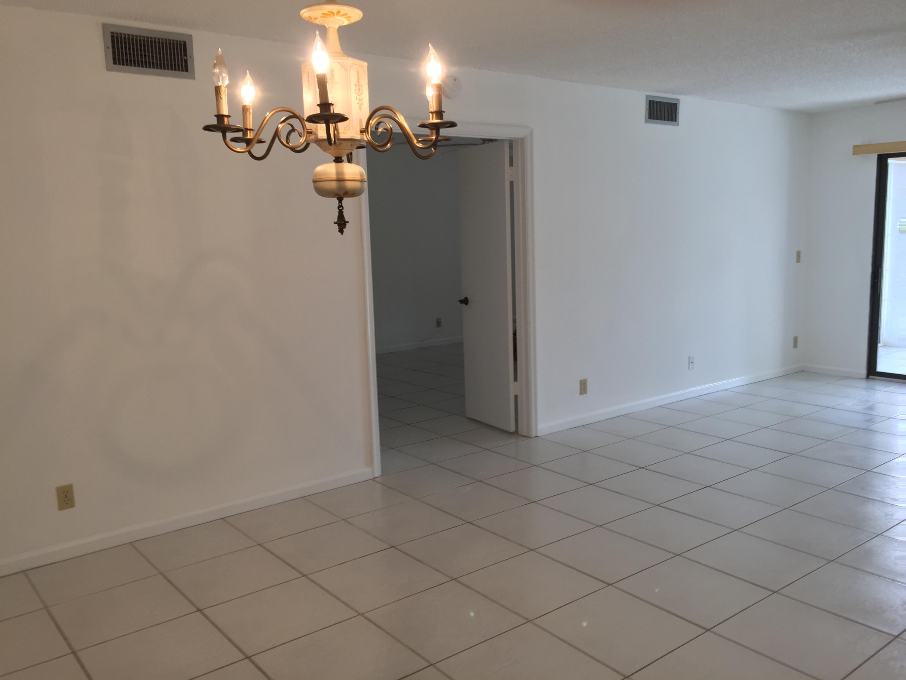 LAKESIDE COND NO 2 OF BANYAN SPRINGS DECL FILED 8- - Residential