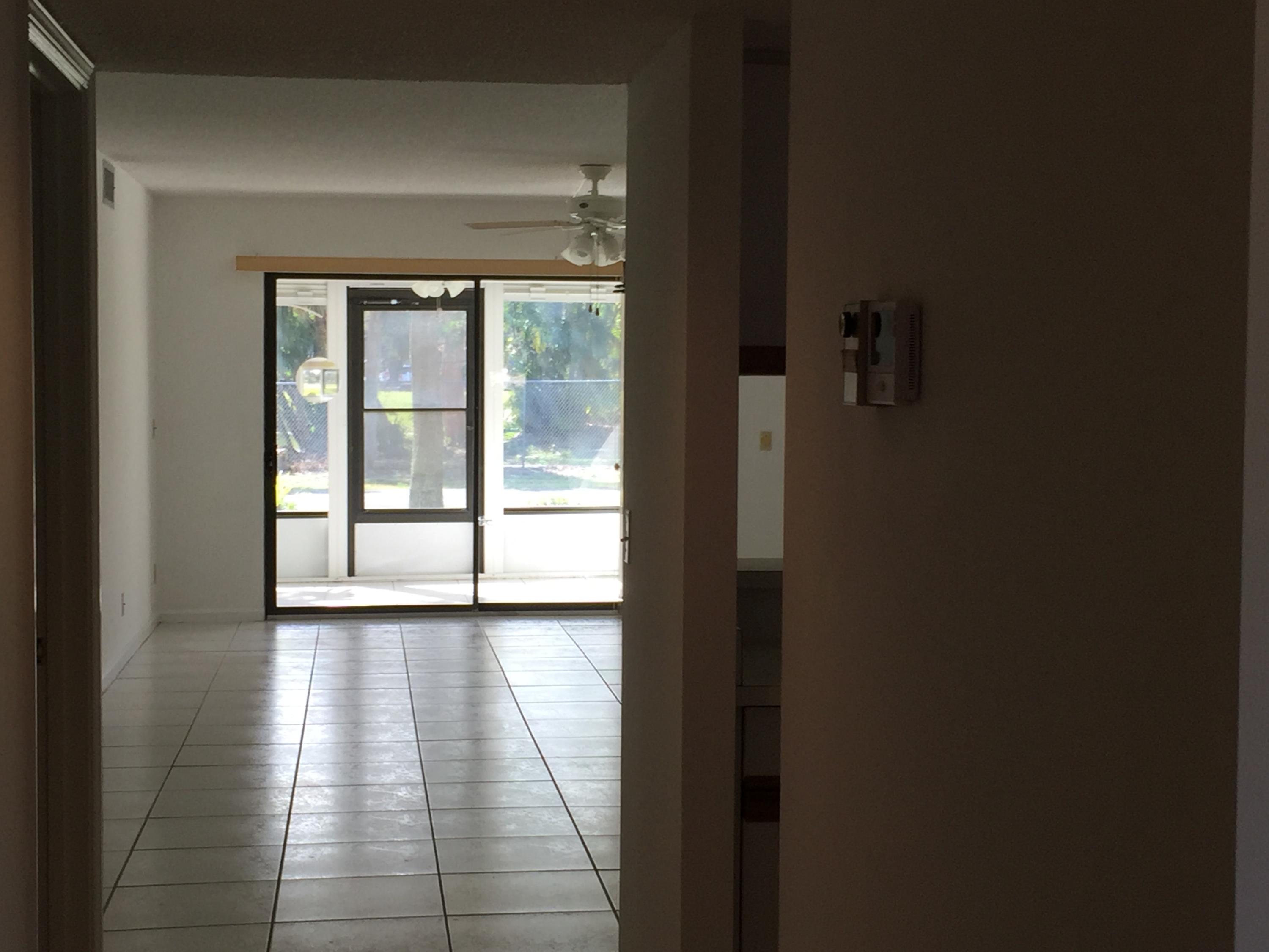 LAKESIDE COND NO 2 OF BANYAN SPRINGS DECL FILED 8- - Residential