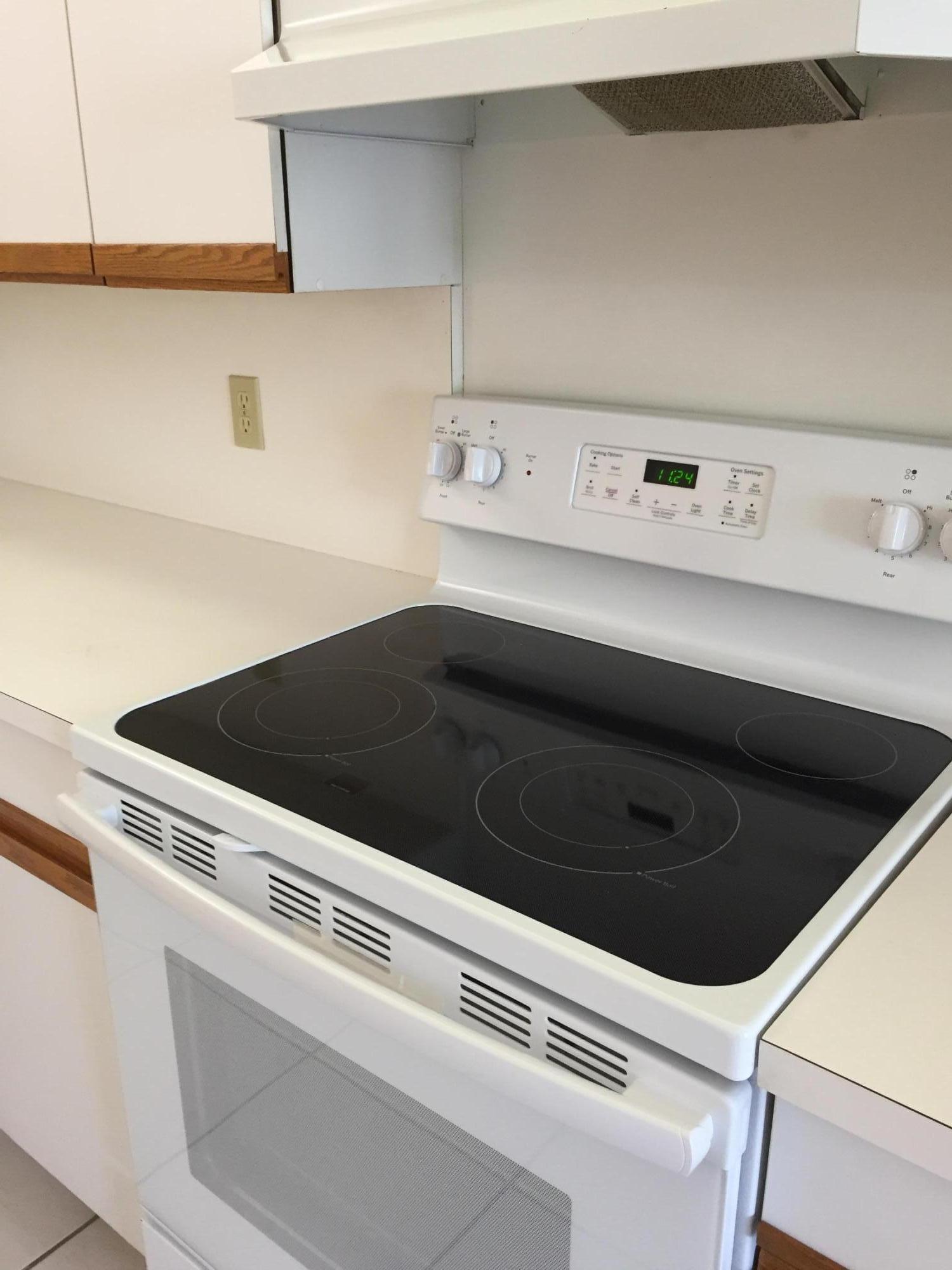 LAKESIDE COND NO 2 OF BANYAN SPRINGS DECL FILED 8- - Residential