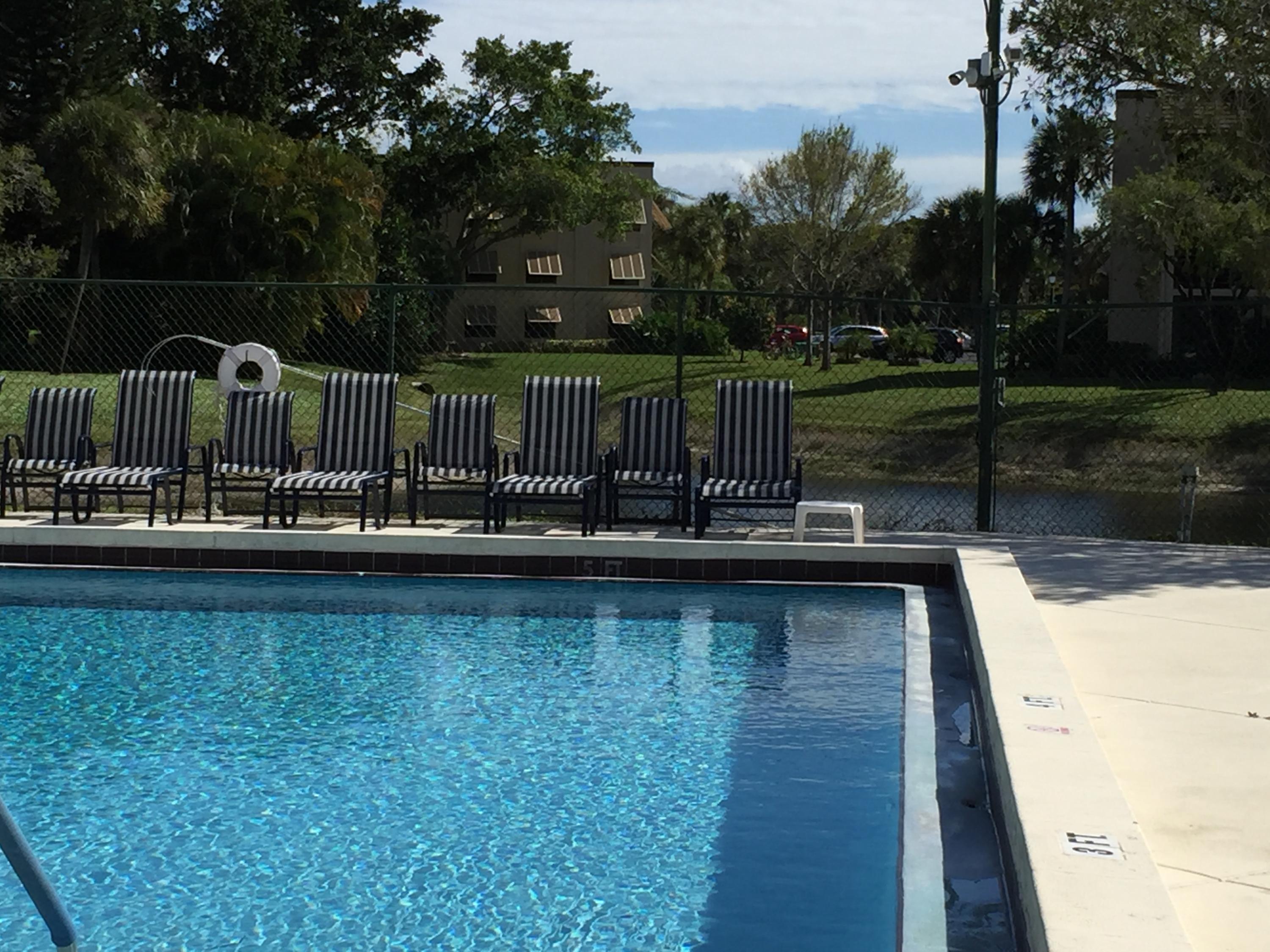 LAKESIDE COND NO 2 OF BANYAN SPRINGS DECL FILED 8- - Residential