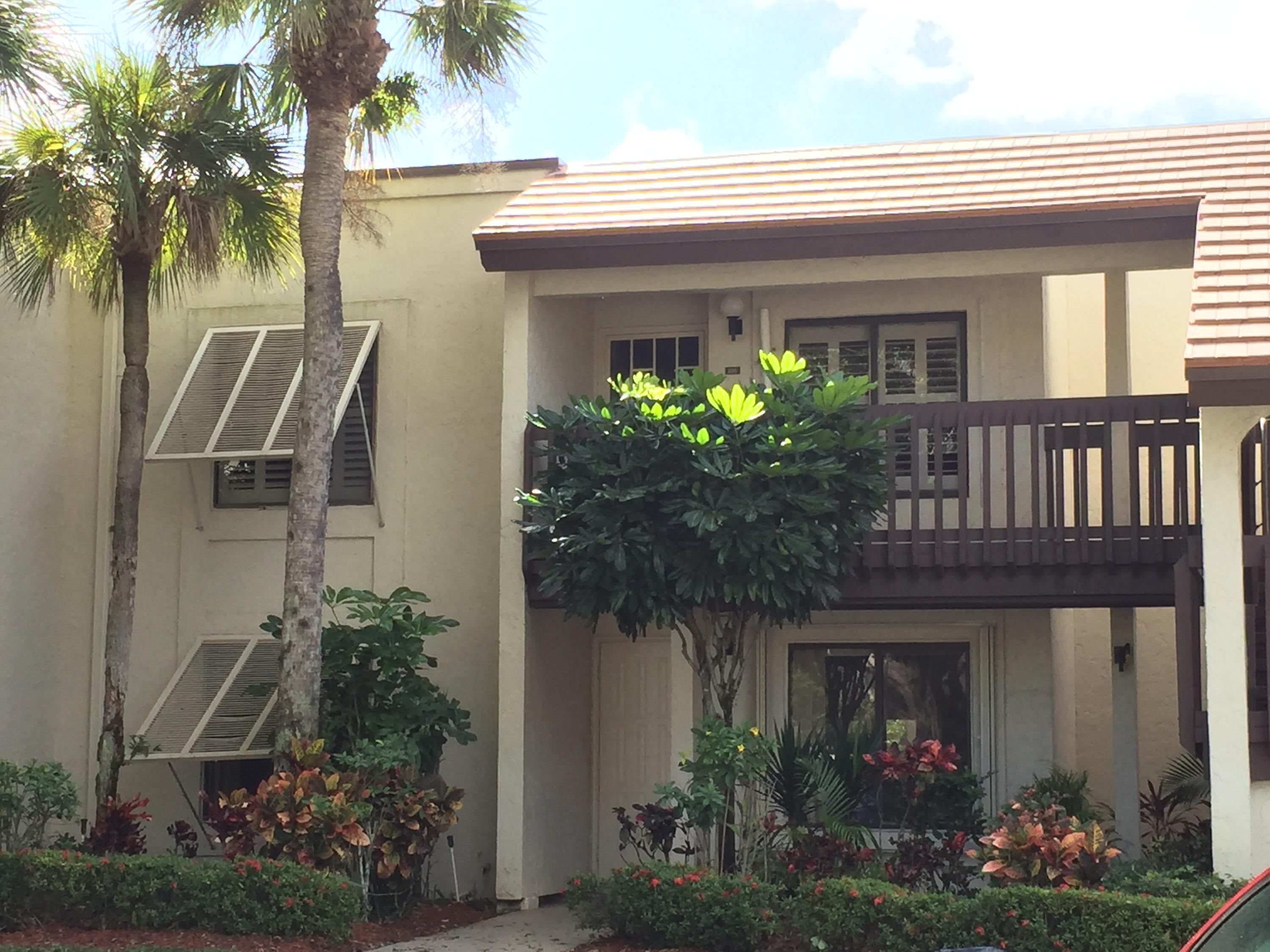 LAKESIDE COND NO 2 OF BANYAN SPRINGS DECL FILED 8- - Residential