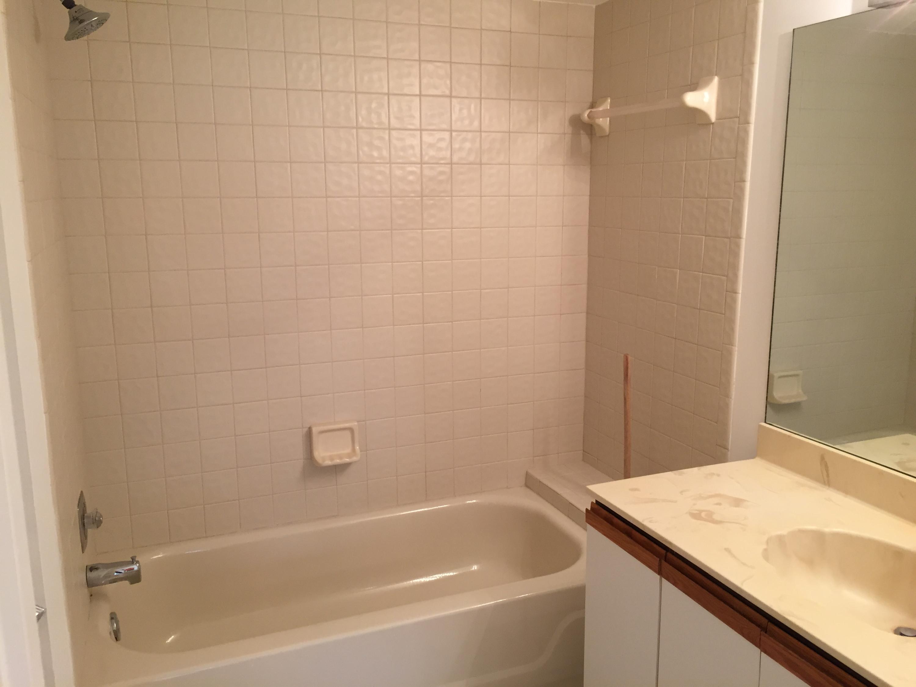 LAKESIDE COND NO 2 OF BANYAN SPRINGS DECL FILED 8- - Residential