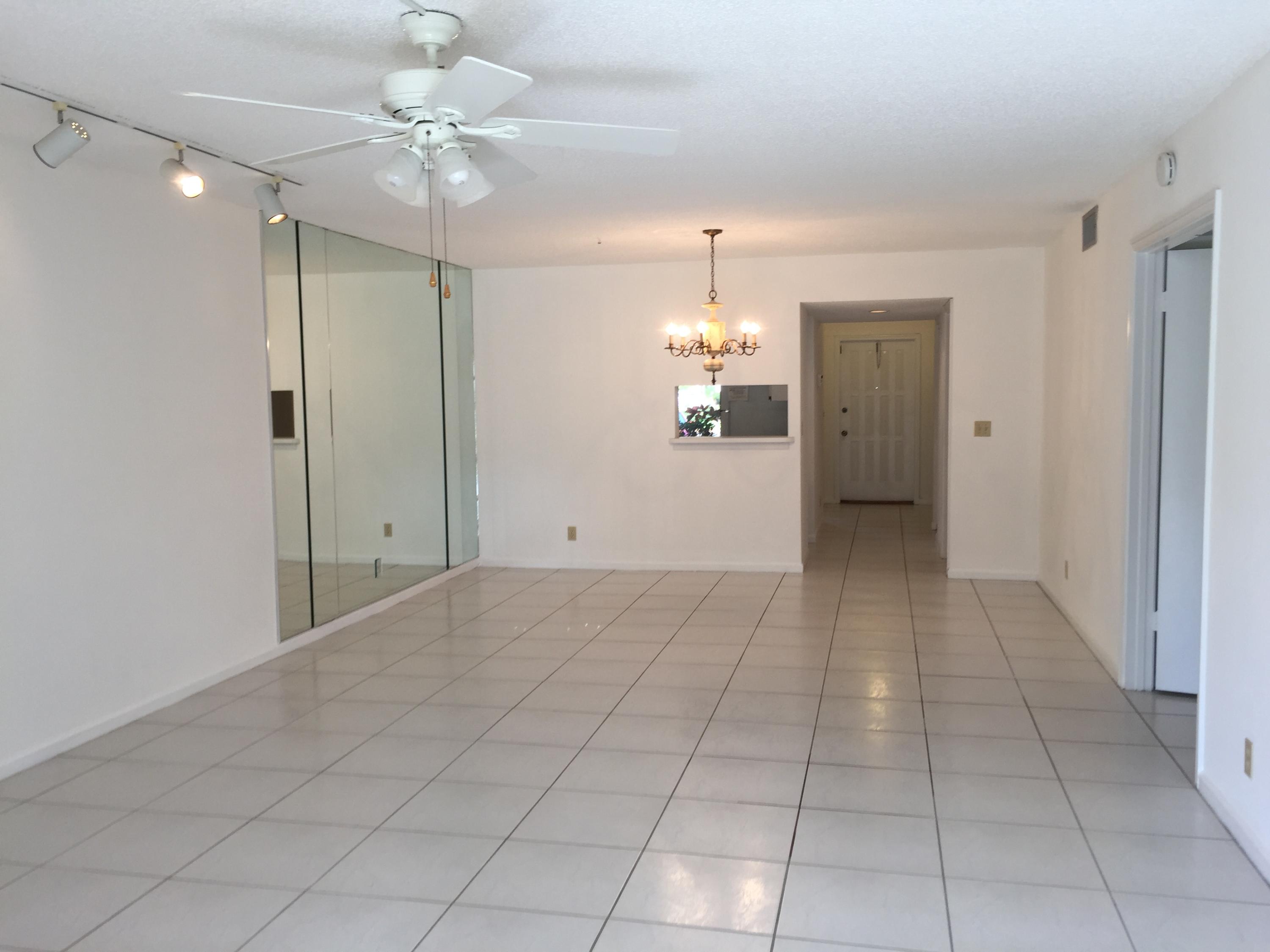 LAKESIDE COND NO 2 OF BANYAN SPRINGS DECL FILED 8- - Residential