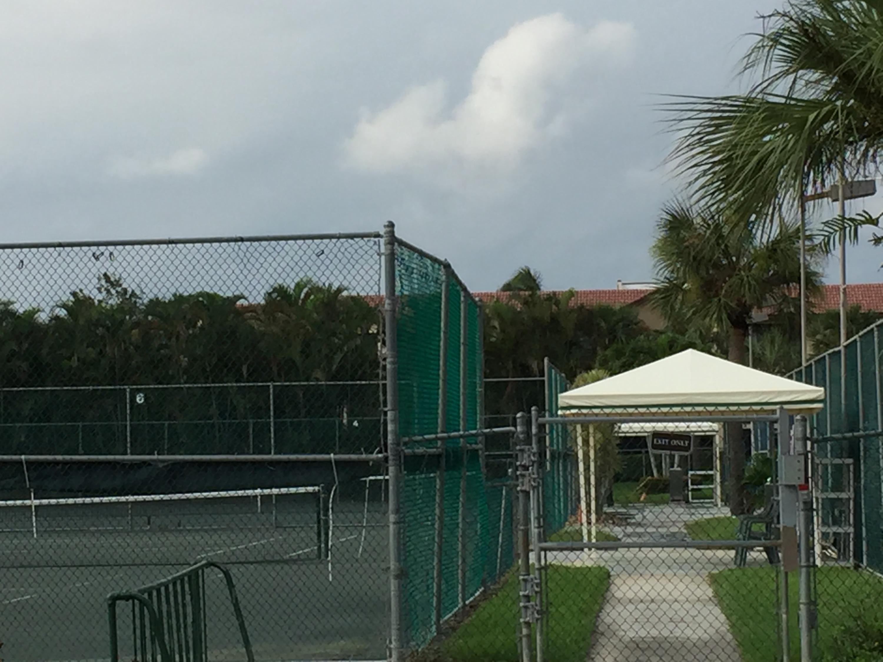 LAKESIDE COND NO 2 OF BANYAN SPRINGS DECL FILED 8- - Residential