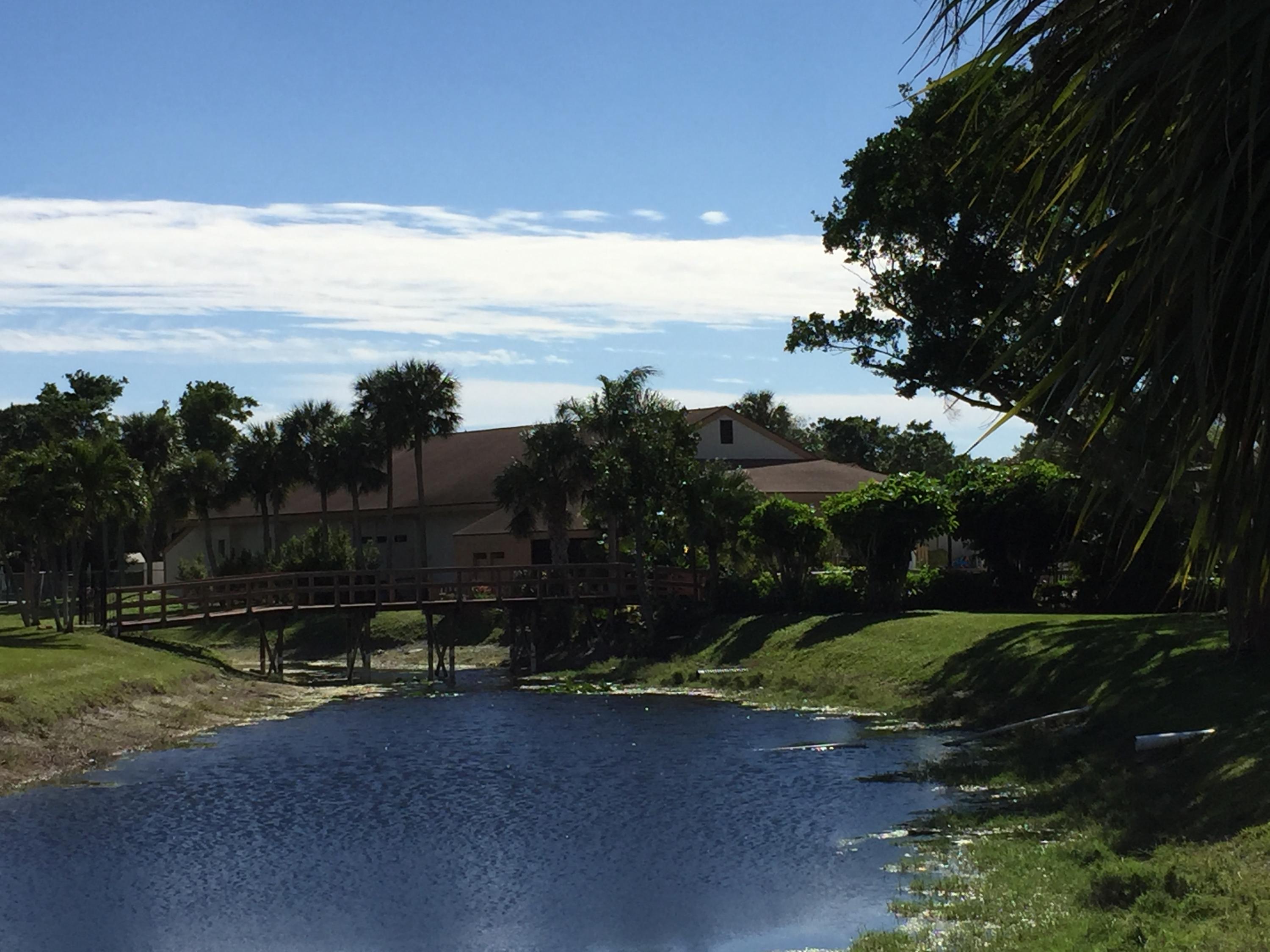 LAKESIDE COND NO 2 OF BANYAN SPRINGS DECL FILED 8- - Residential