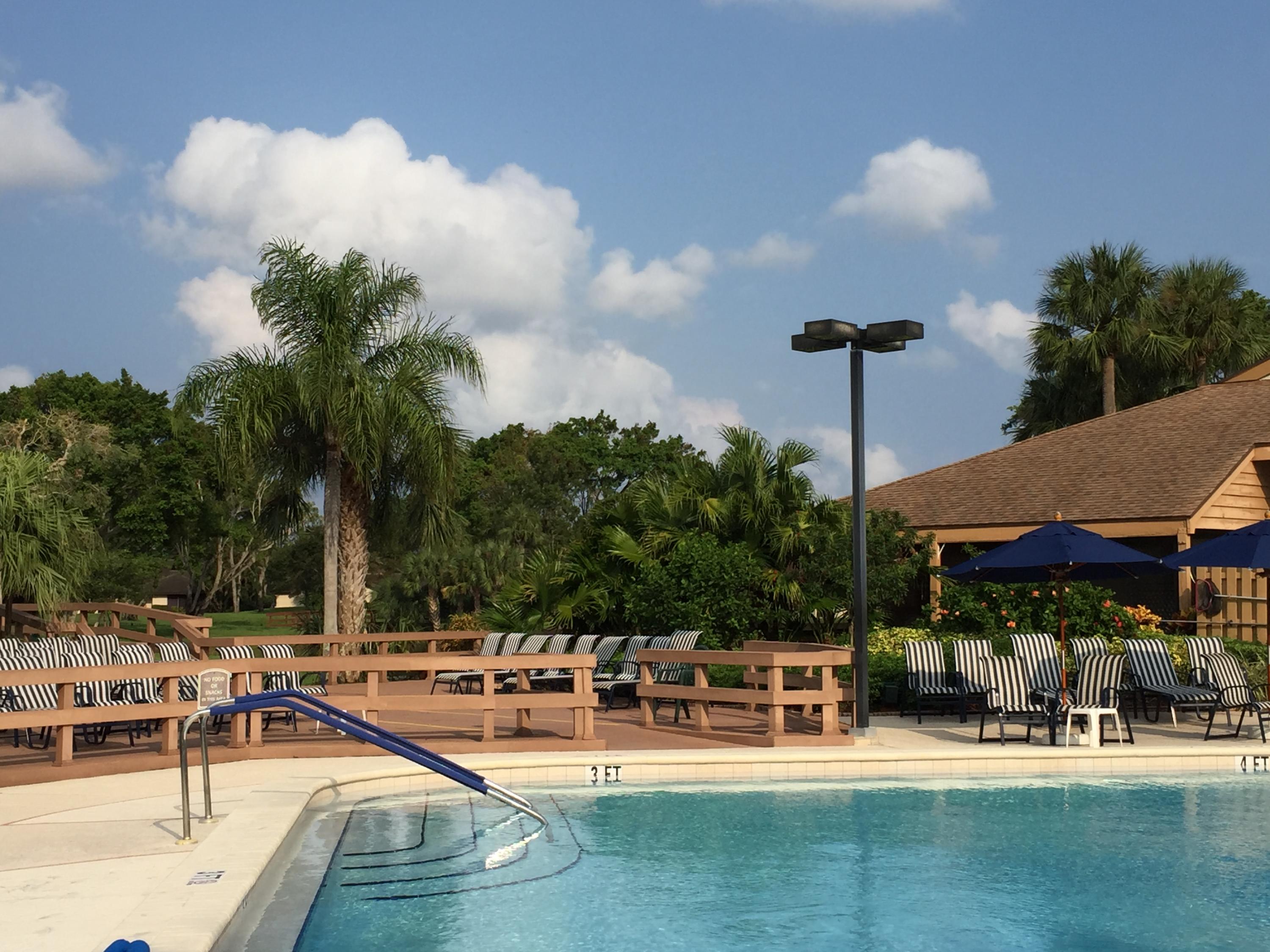 LAKESIDE COND NO 2 OF BANYAN SPRINGS DECL FILED 8- - Residential