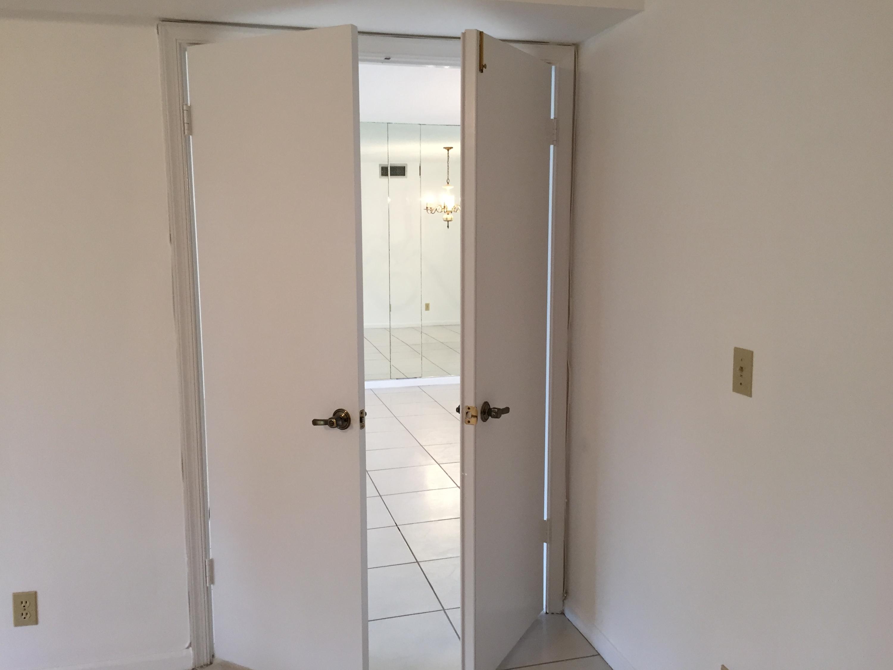 LAKESIDE COND NO 2 OF BANYAN SPRINGS DECL FILED 8- - Residential