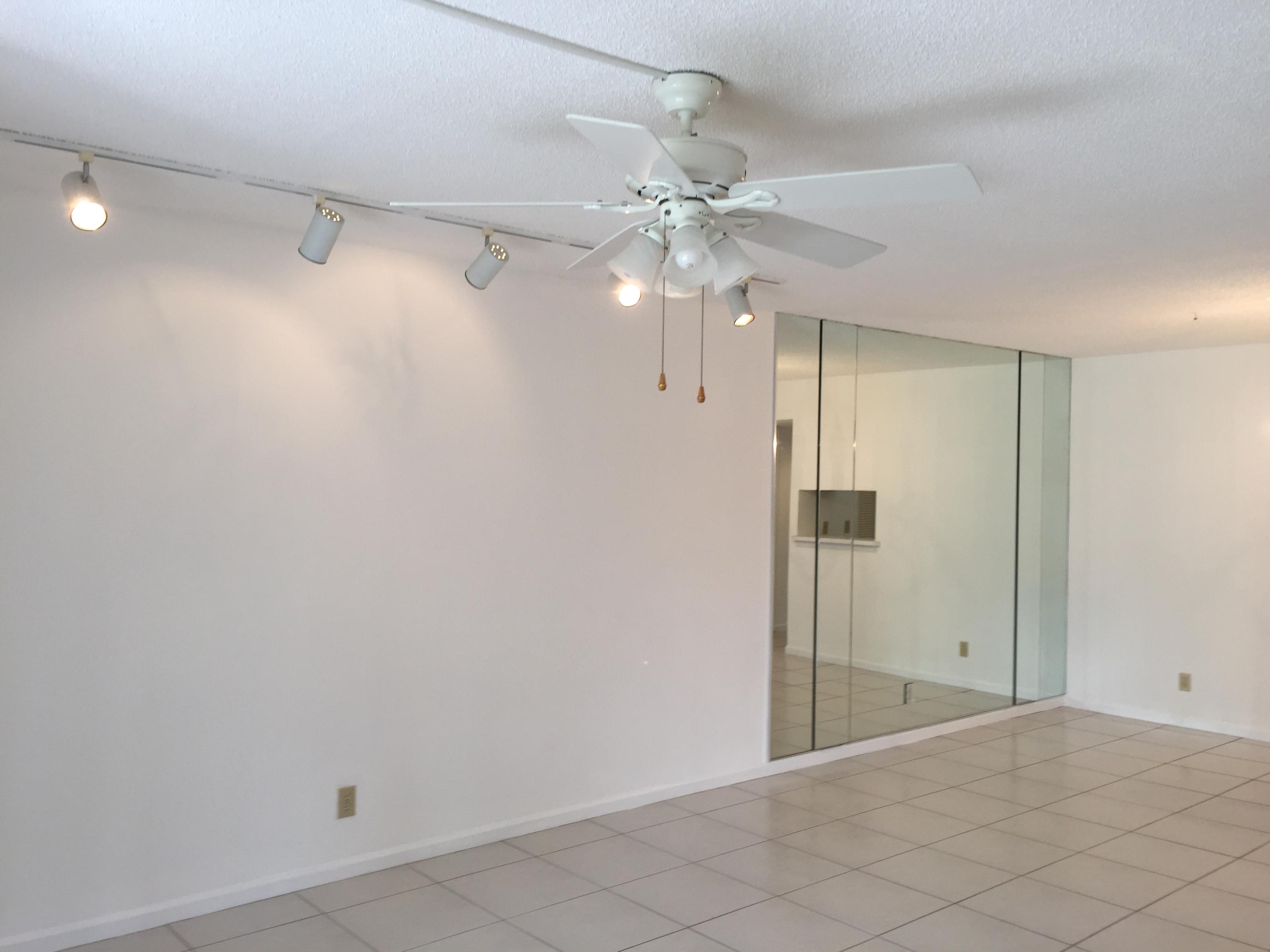 LAKESIDE COND NO 2 OF BANYAN SPRINGS DECL FILED 8- - Residential