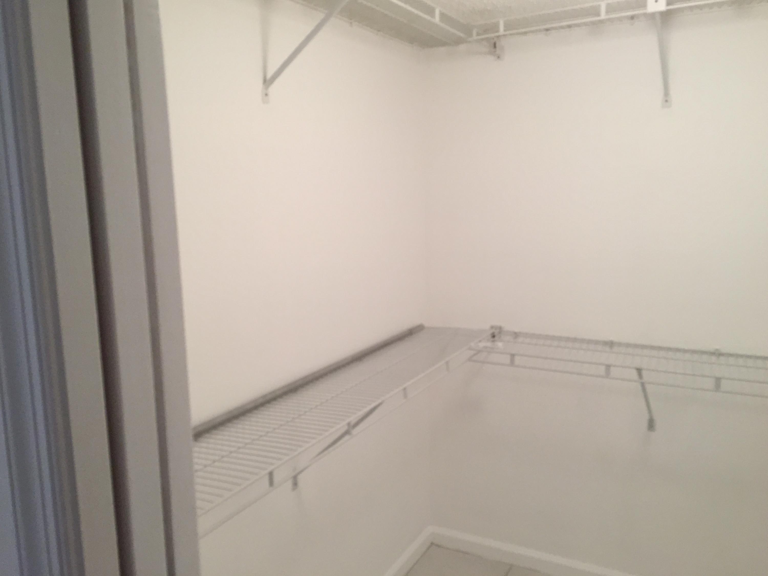 LAKESIDE COND NO 2 OF BANYAN SPRINGS DECL FILED 8- - Residential