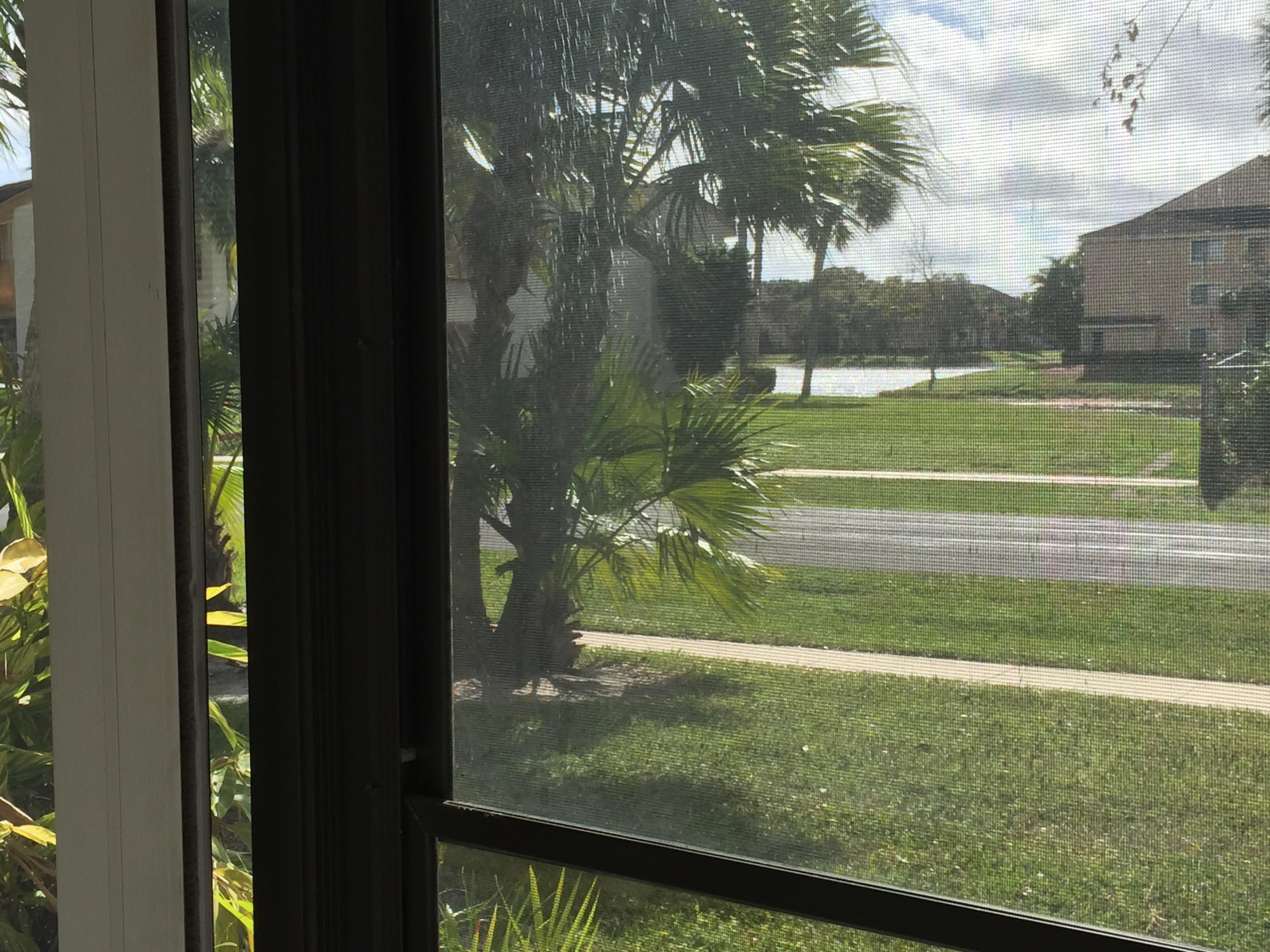 LAKESIDE COND NO 2 OF BANYAN SPRINGS DECL FILED 8- - Residential