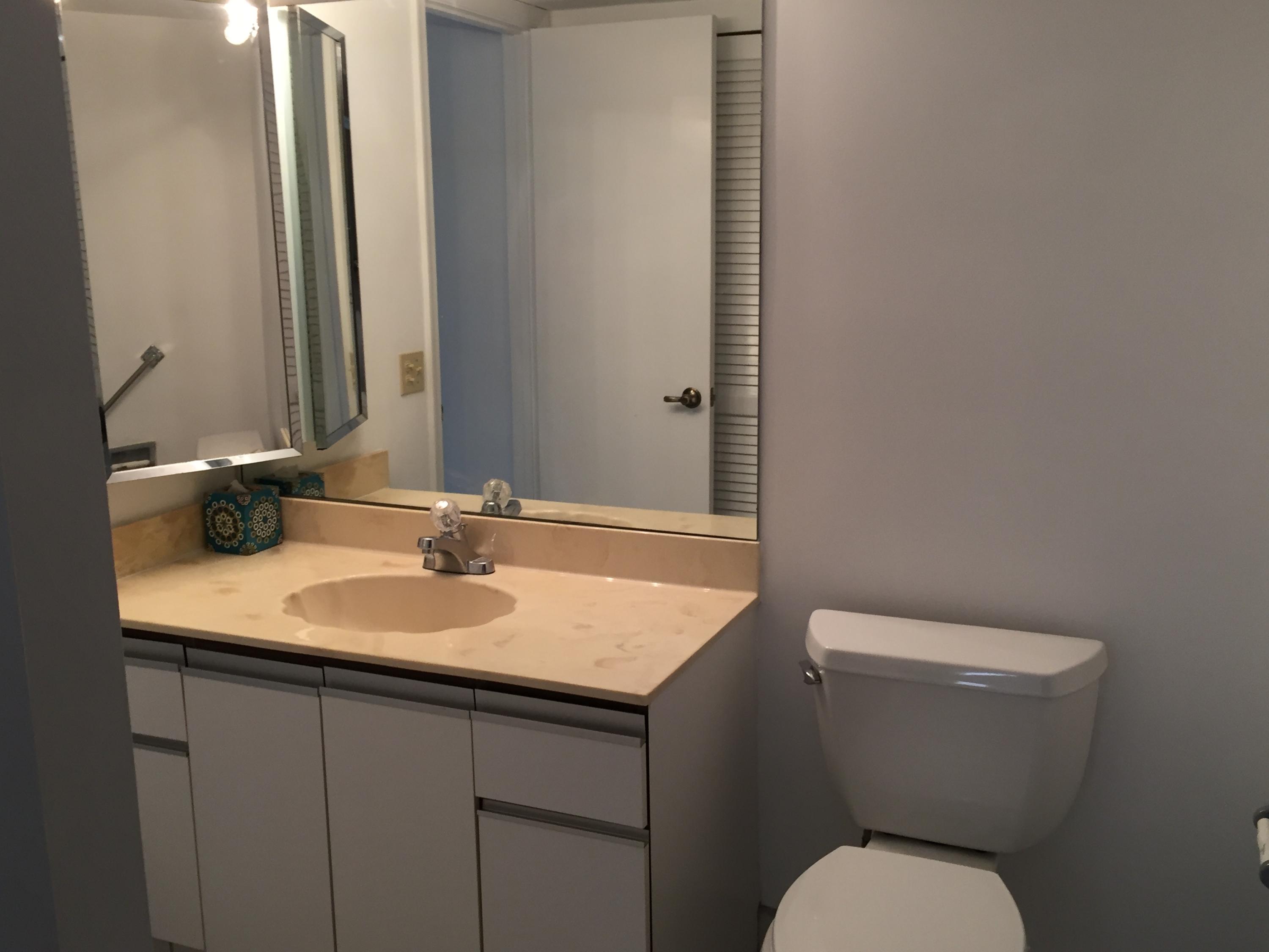 LAKESIDE COND NO 2 OF BANYAN SPRINGS DECL FILED 8- - Residential