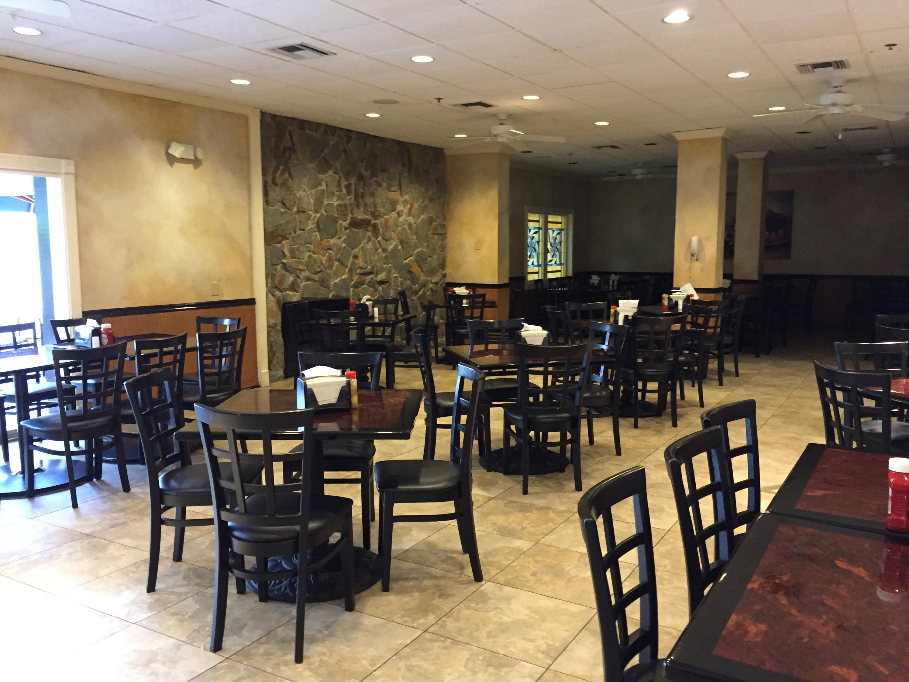 LAKESIDE COND NO 2 OF BANYAN SPRINGS DECL FILED 8- - Residential