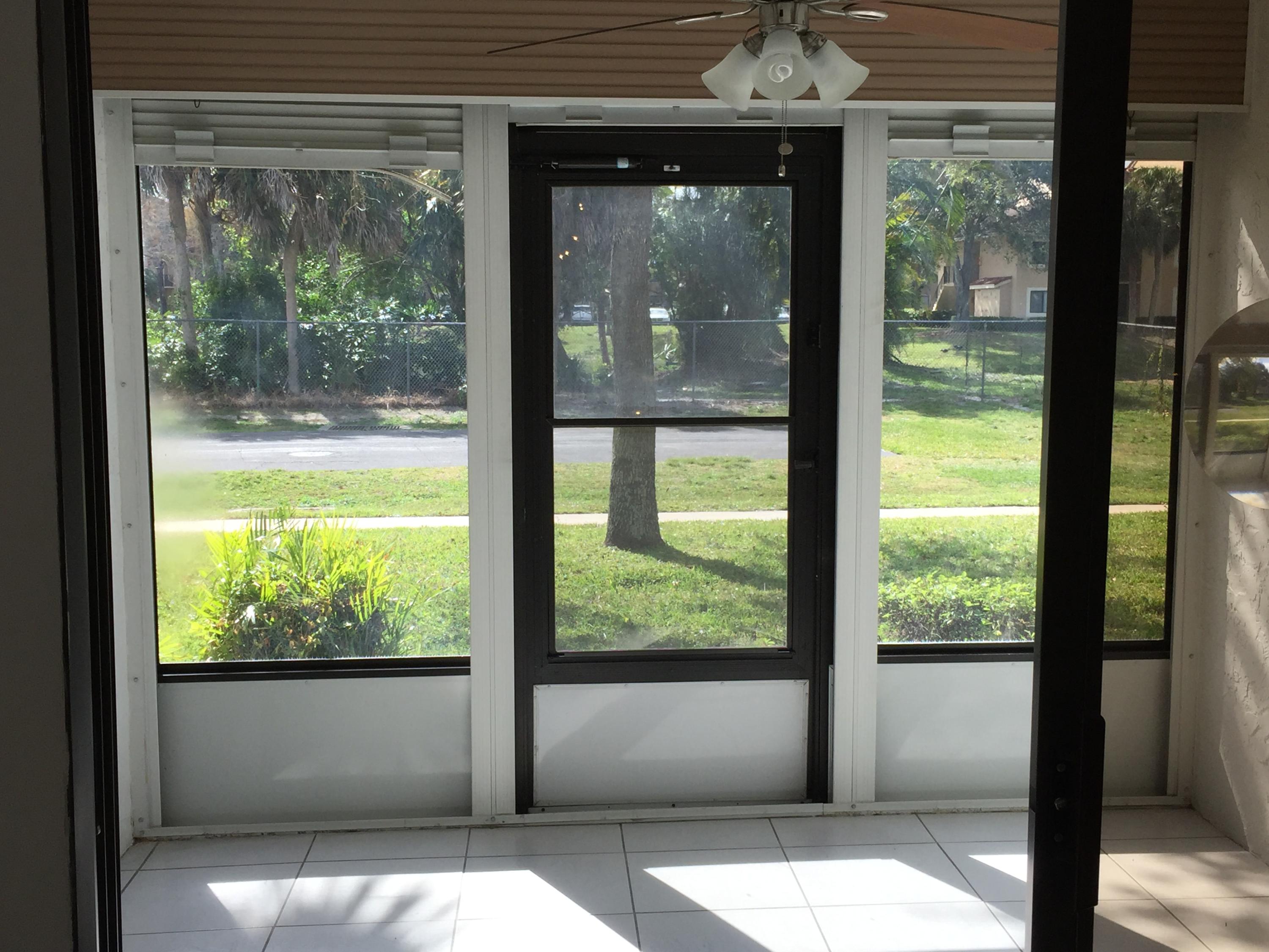 LAKESIDE COND NO 2 OF BANYAN SPRINGS DECL FILED 8- - Residential