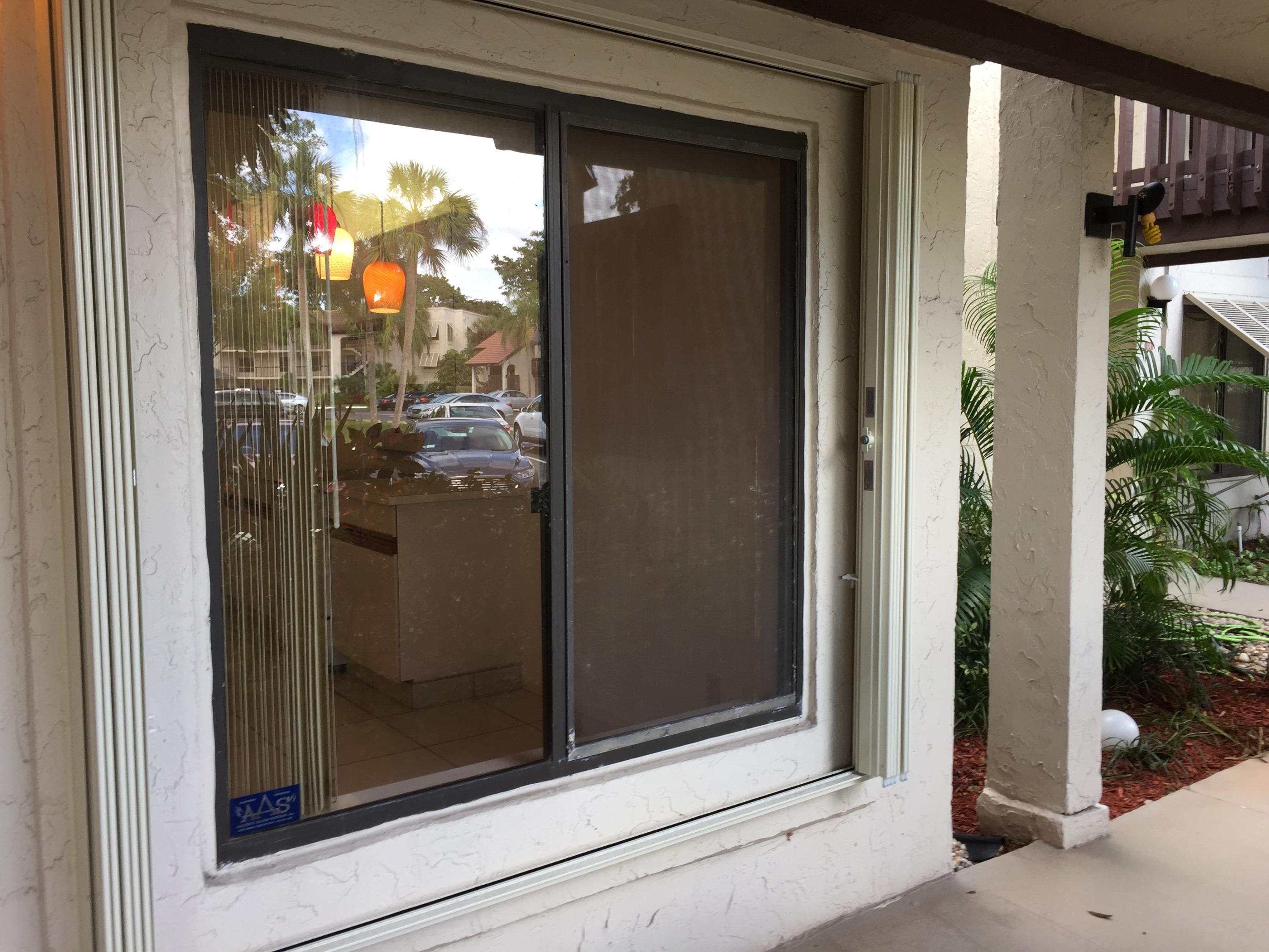 LAKESIDE COND NO 2 OF BANYAN SPRINGS DECL FILED 8- - Residential