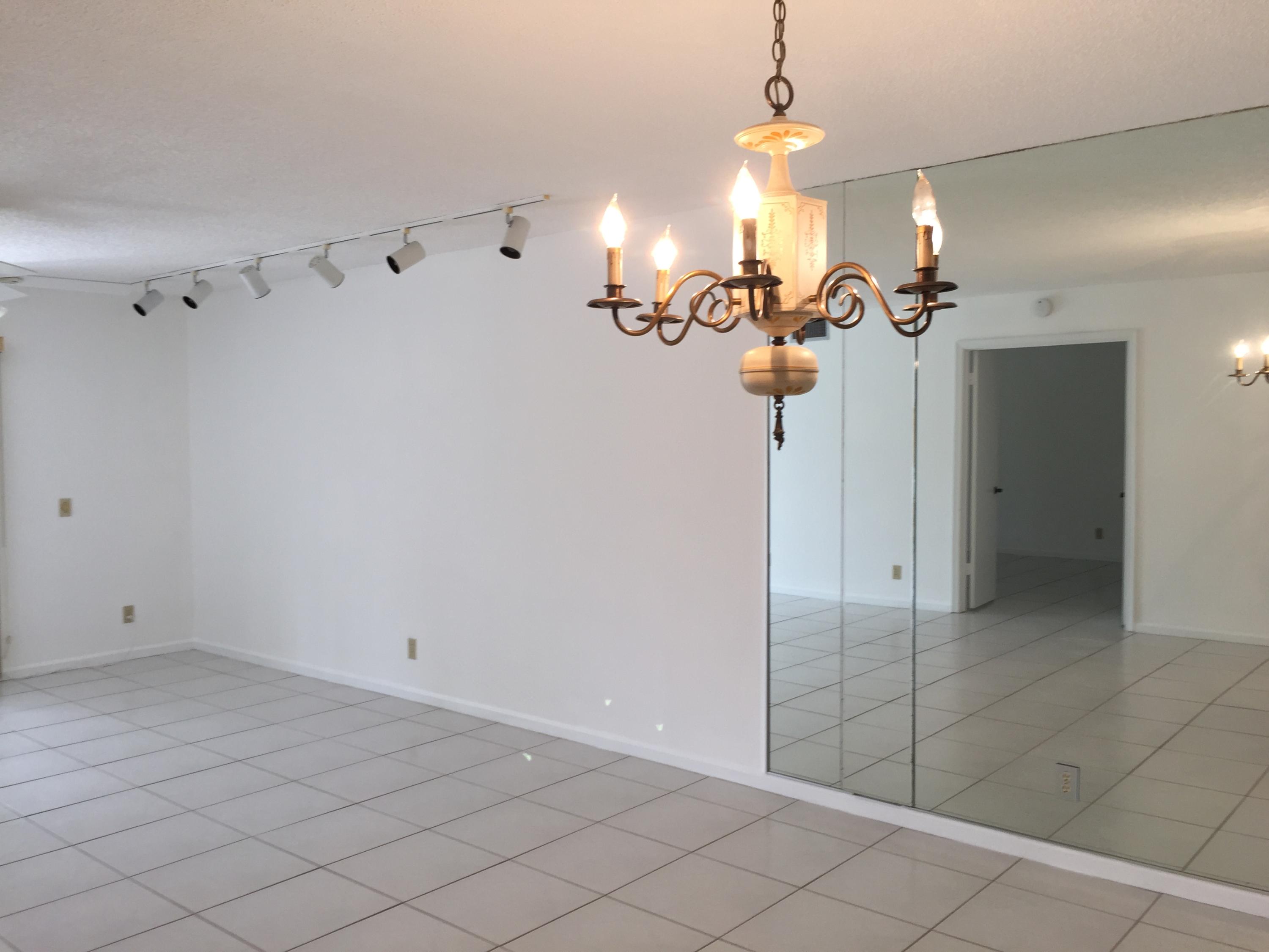 LAKESIDE COND NO 2 OF BANYAN SPRINGS DECL FILED 8- - Residential