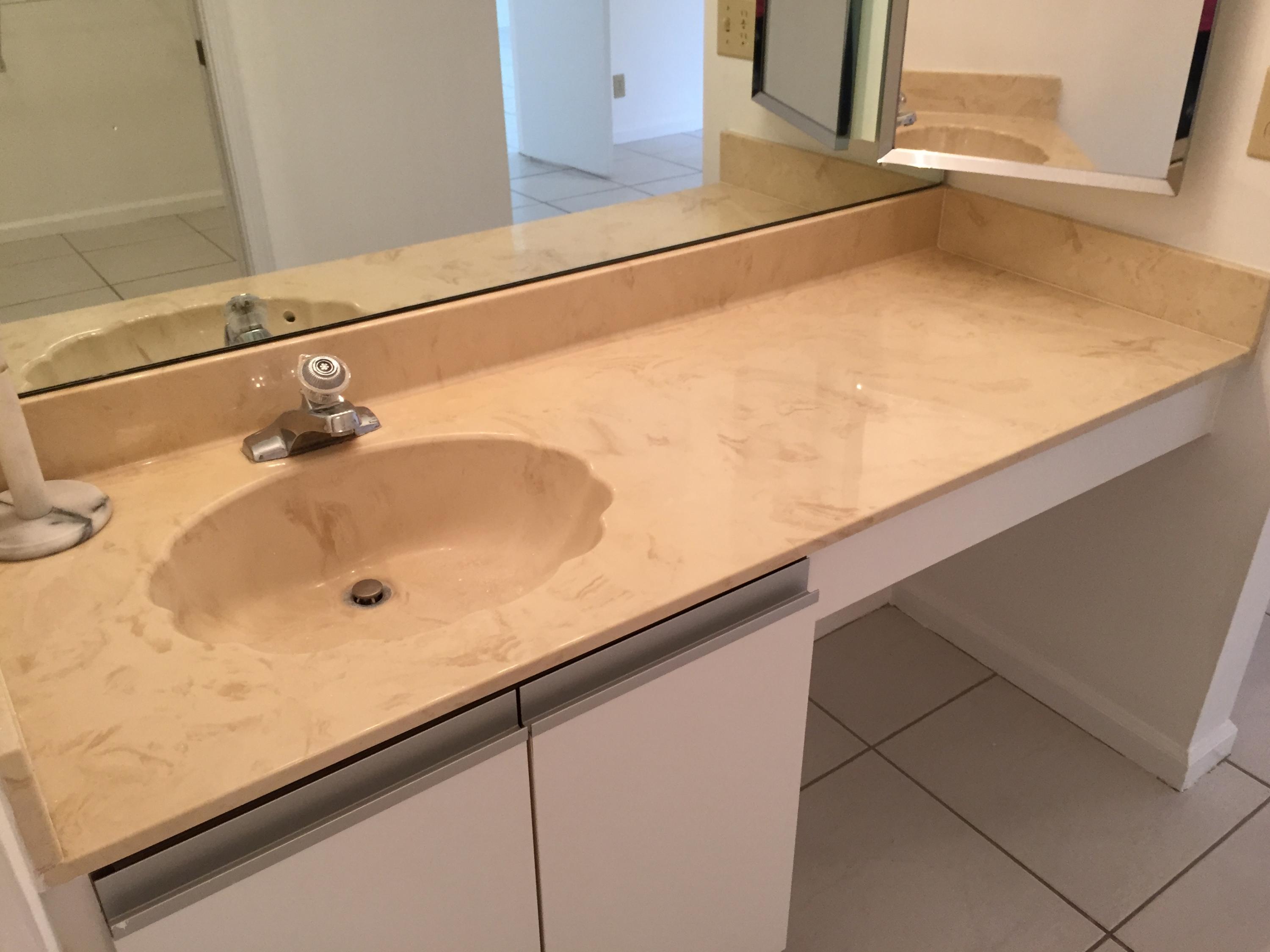 LAKESIDE COND NO 2 OF BANYAN SPRINGS DECL FILED 8- - Residential