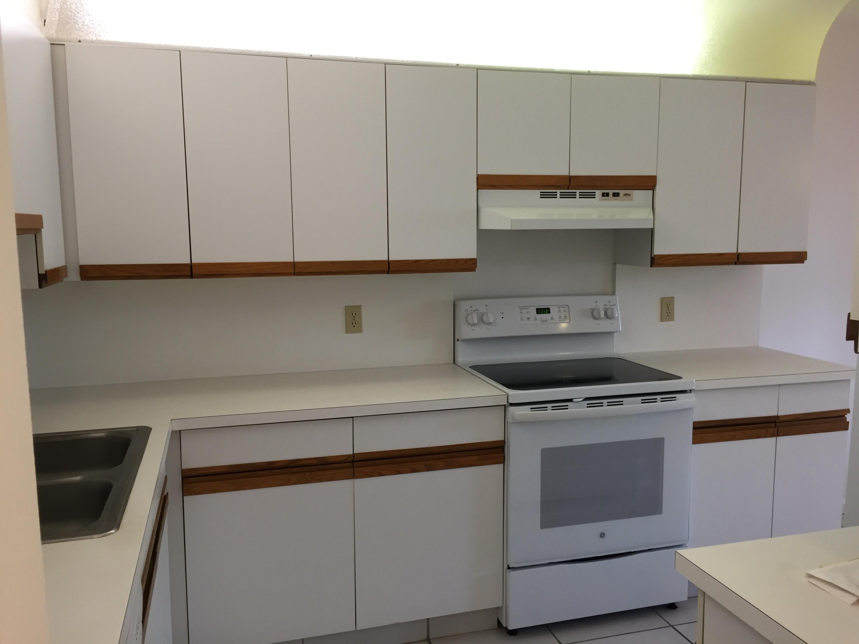 LAKESIDE COND NO 2 OF BANYAN SPRINGS DECL FILED 8- - Residential