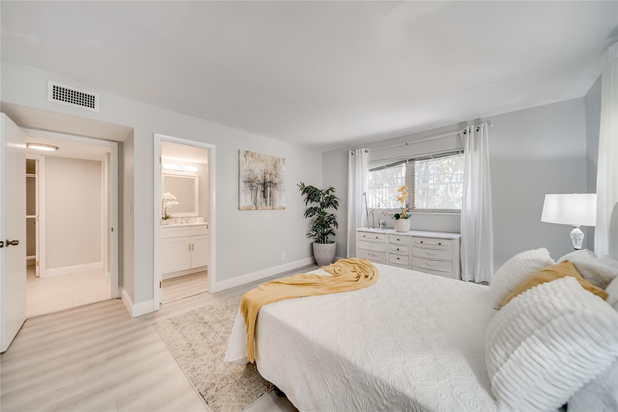 CASTLE APARTMENTS #10 - Residential