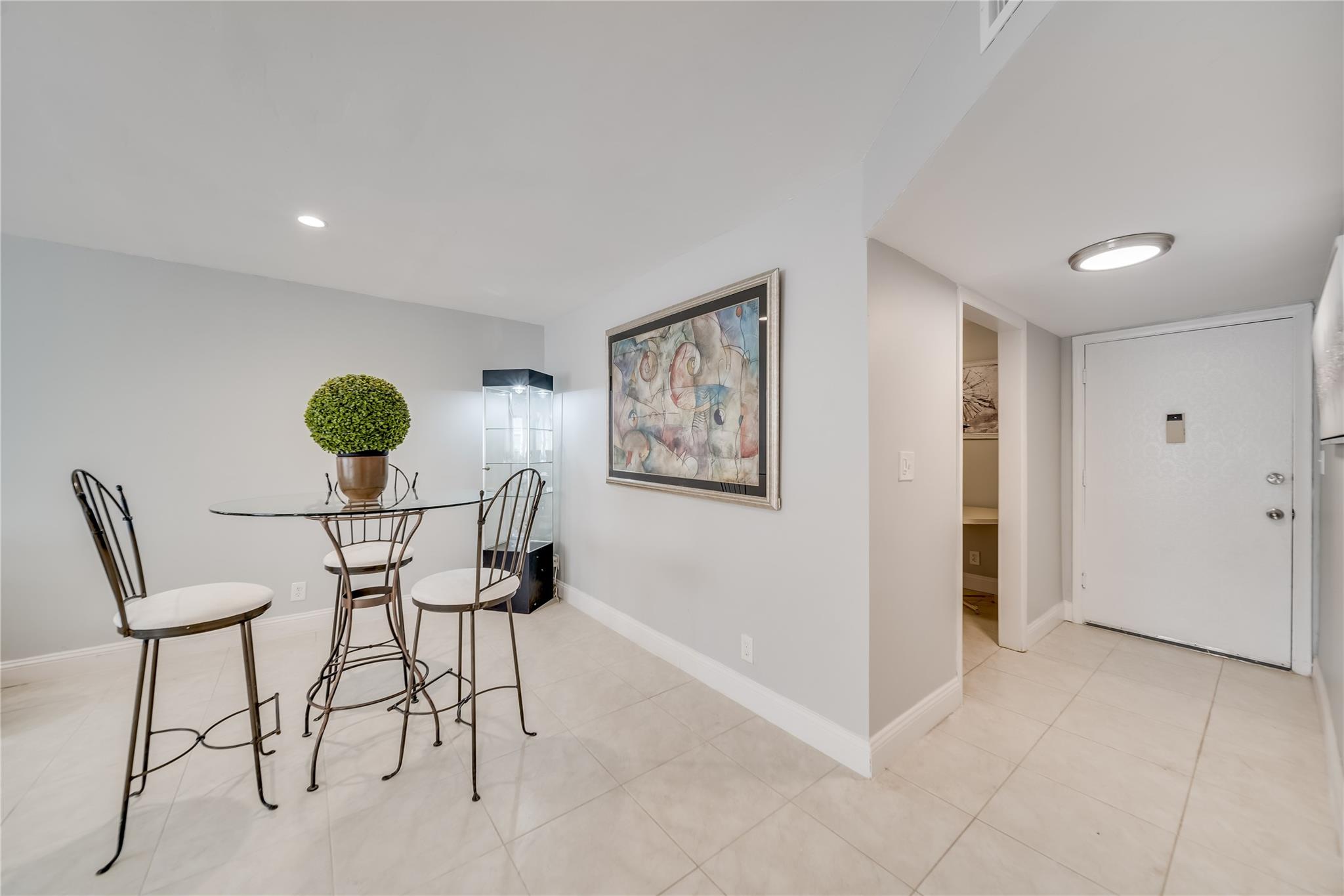 CASTLE APARTMENTS #10 - Residential