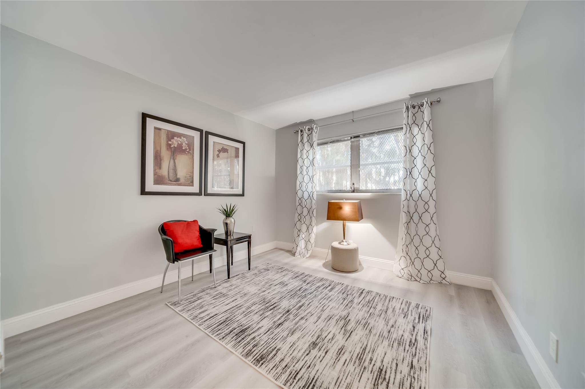 CASTLE APARTMENTS #10 - Residential