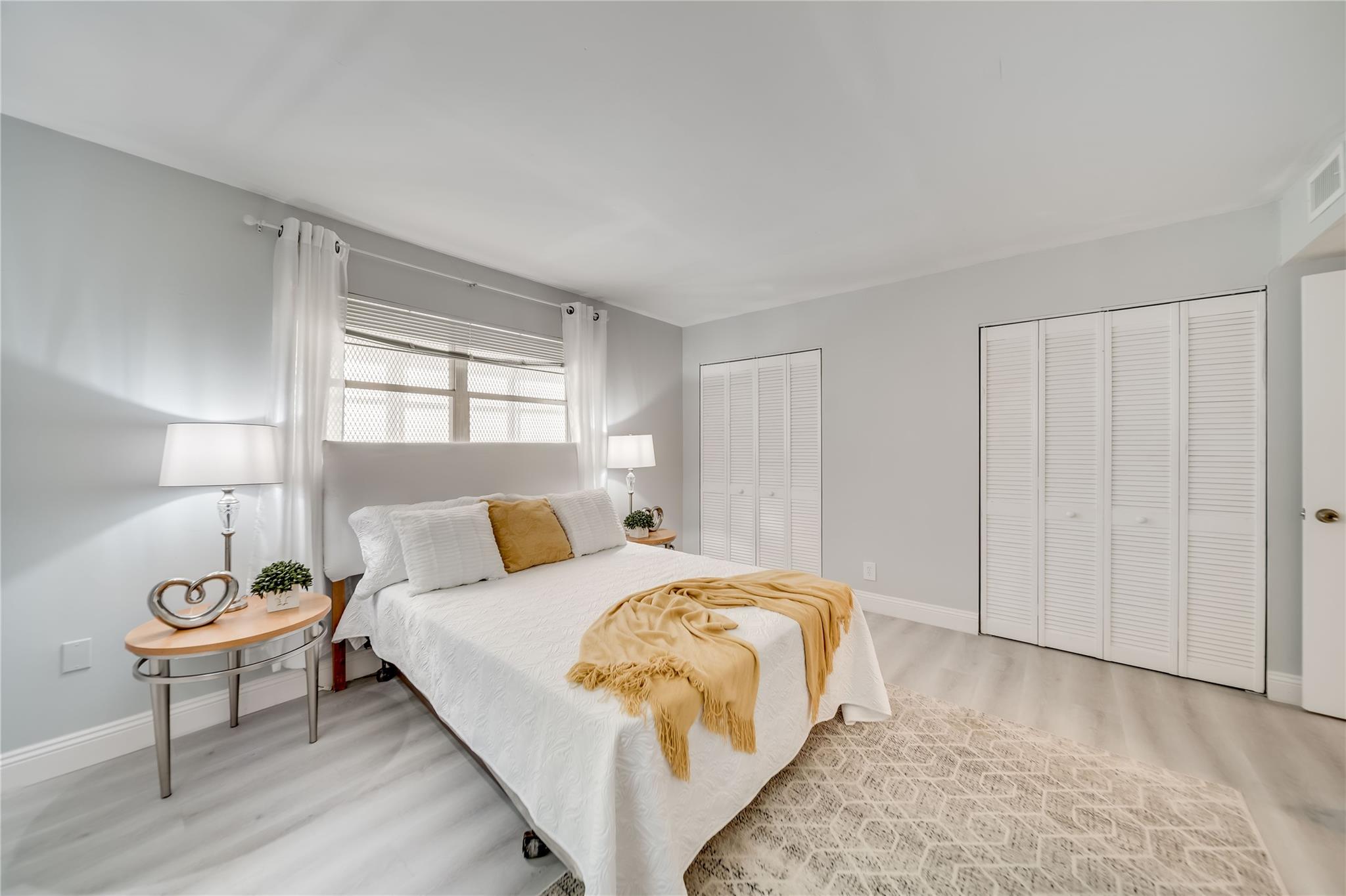 CASTLE APARTMENTS #10 - Residential