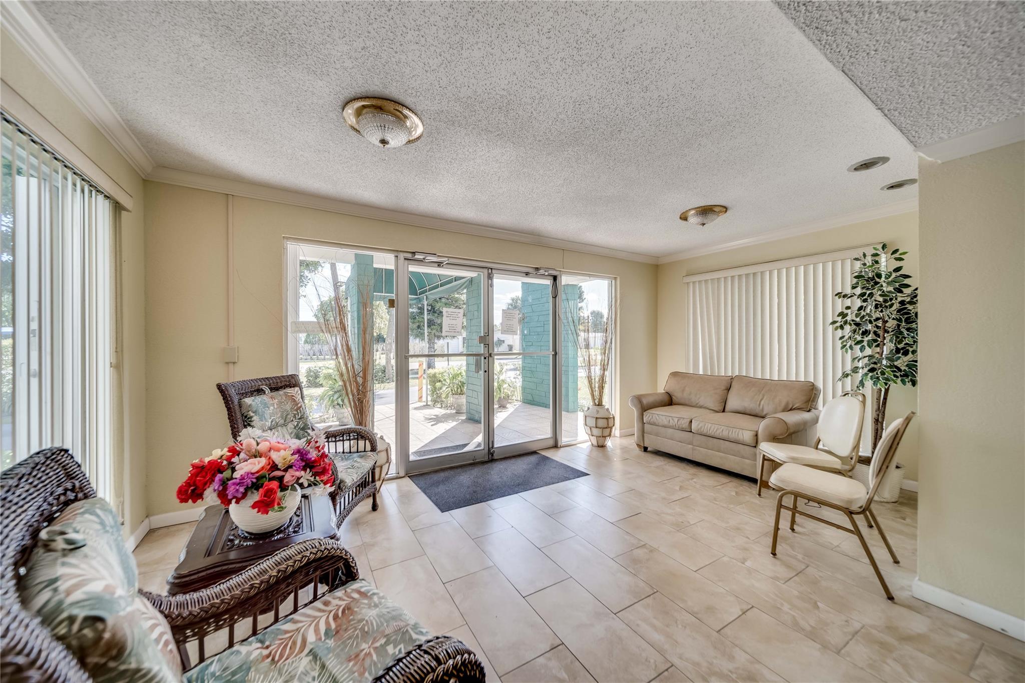 CASTLE APARTMENTS #10 - Residential