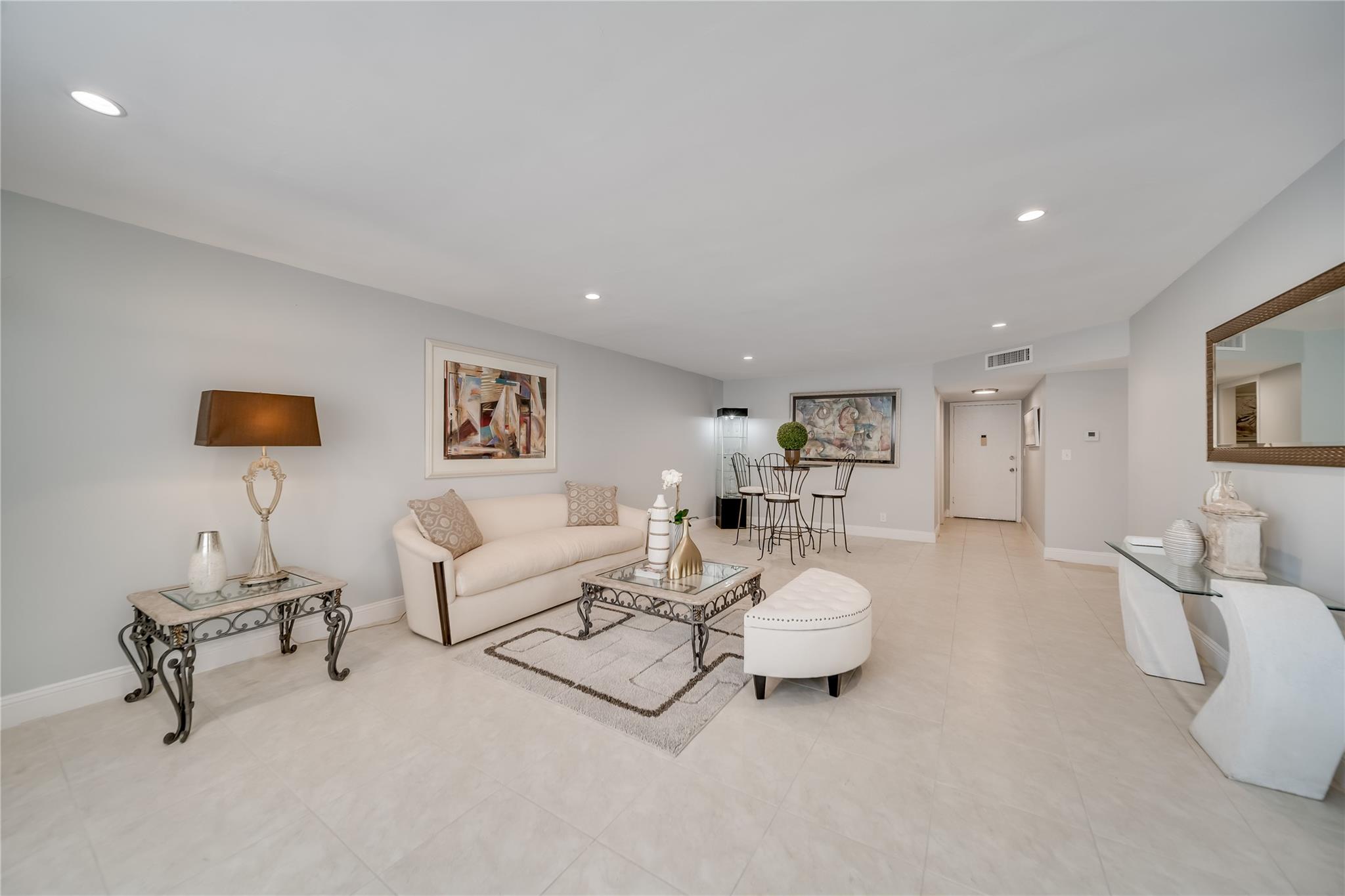 CASTLE APARTMENTS #10 - Residential