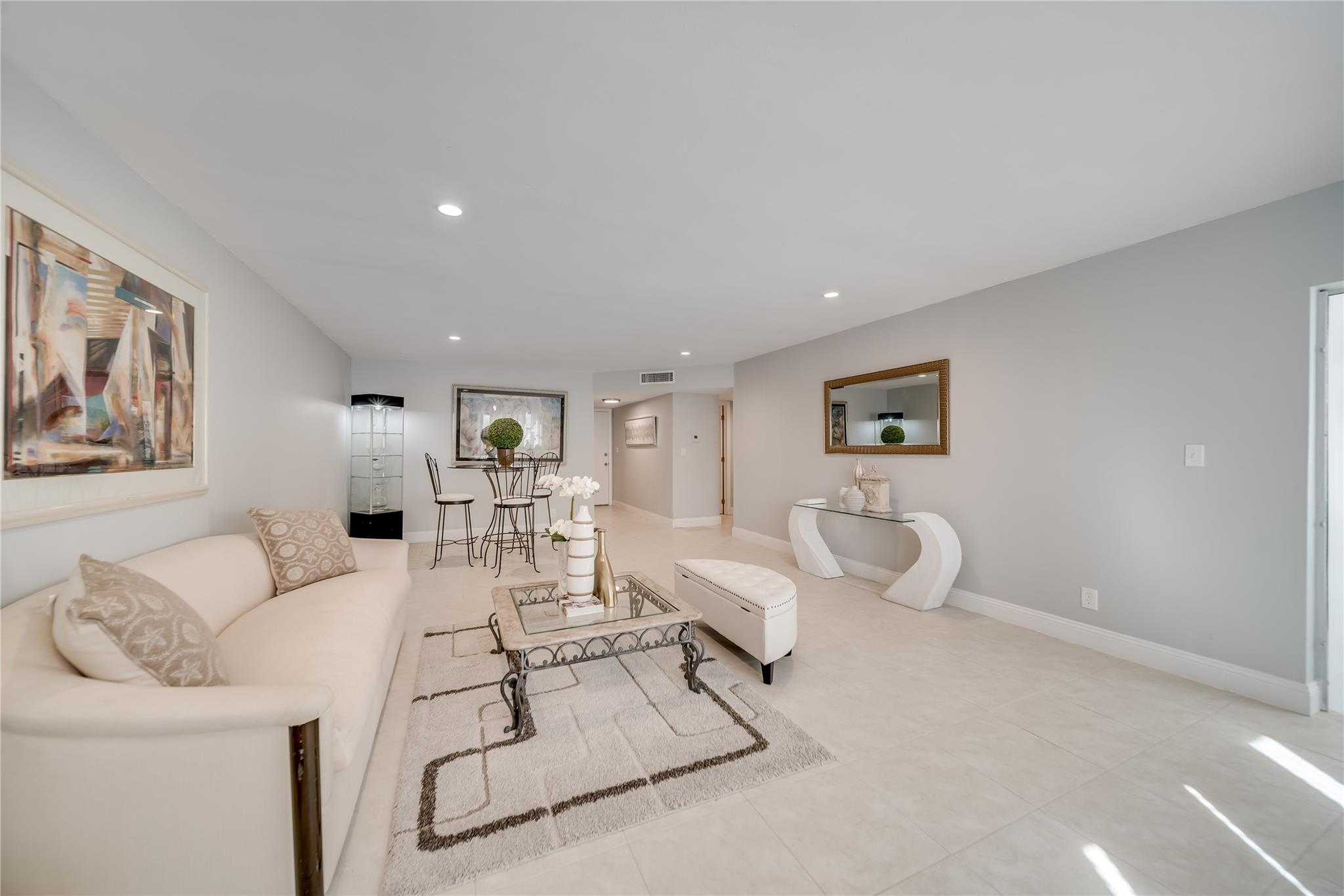 CASTLE APARTMENTS #10 - Residential