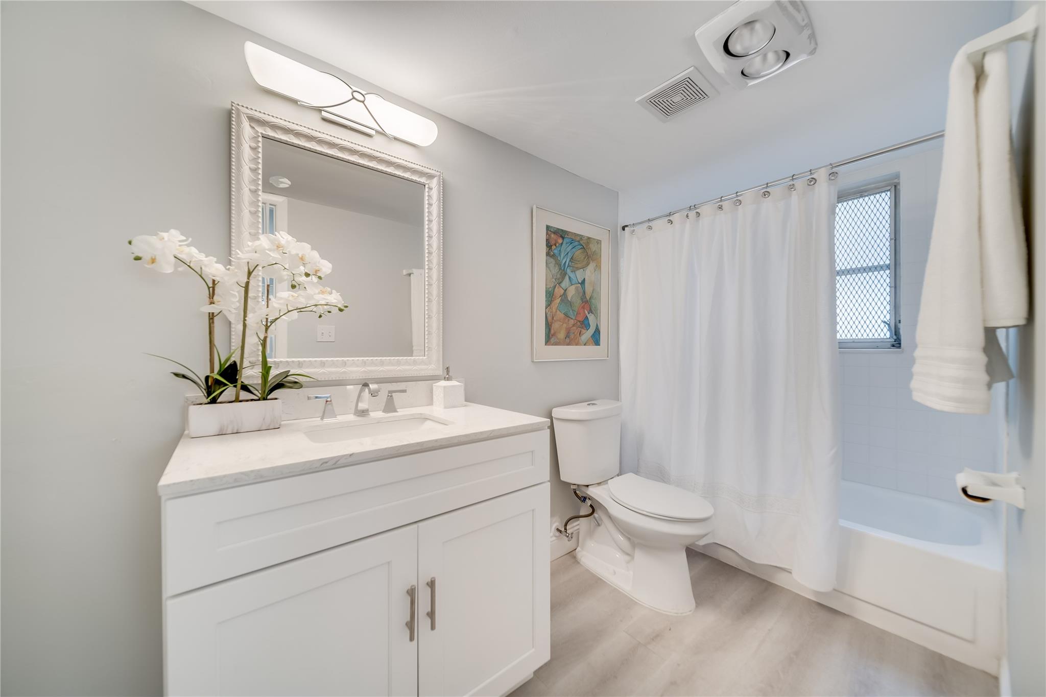 CASTLE APARTMENTS #10 - Residential