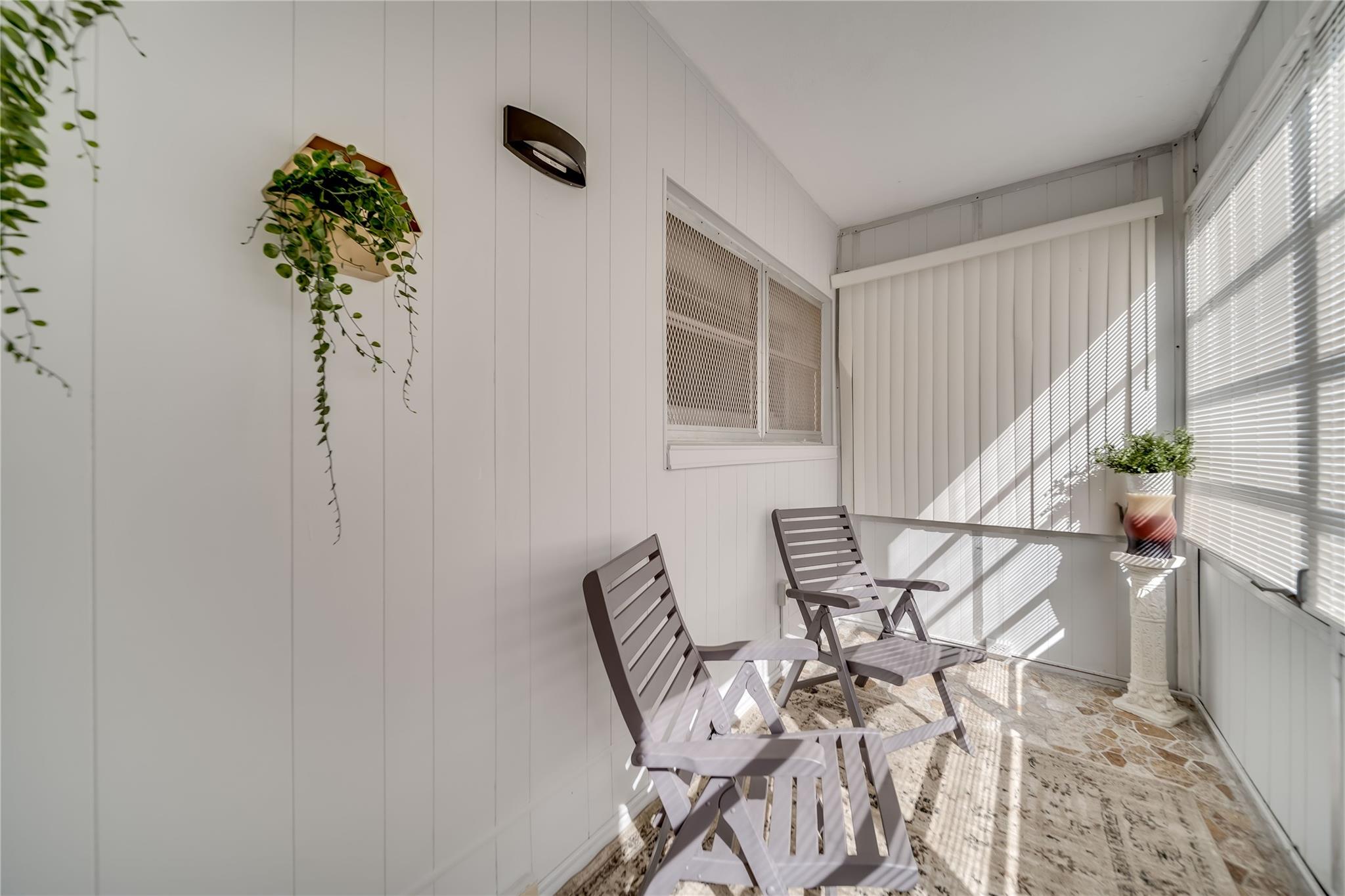 CASTLE APARTMENTS #10 - Residential