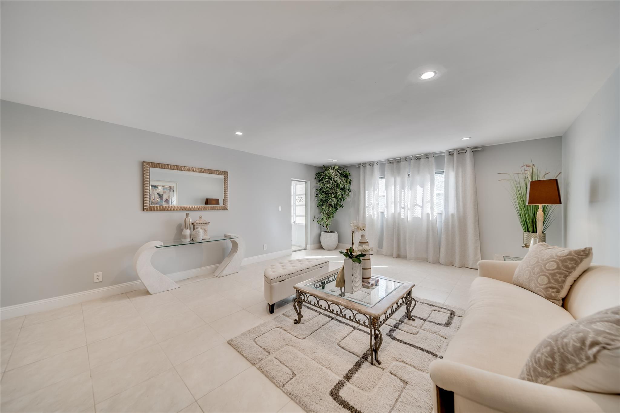 CASTLE APARTMENTS #10 - Residential